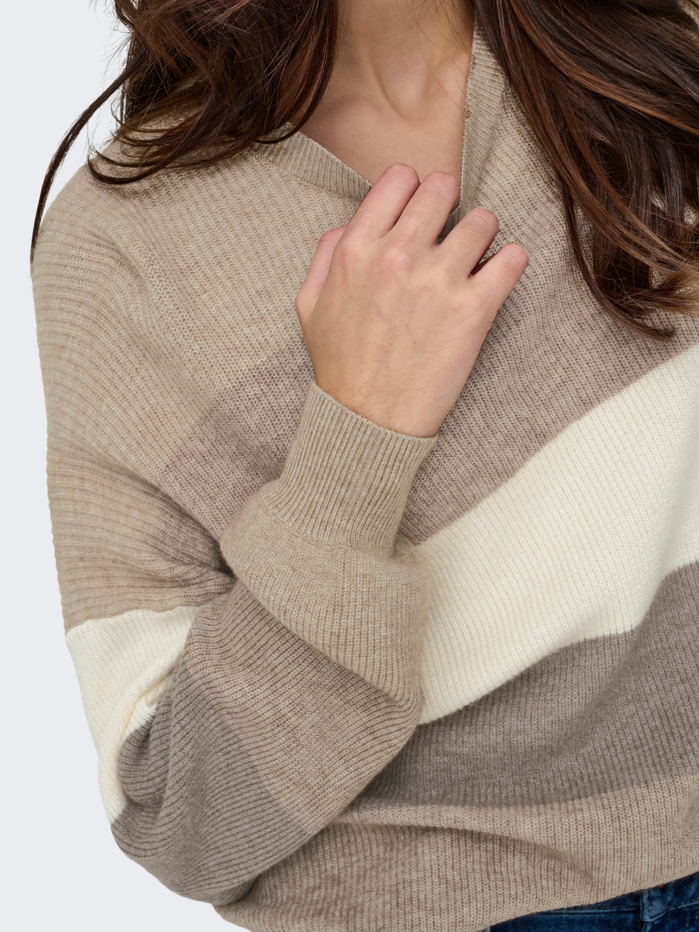 ONLY Strickpullover »ONLATIA L/S STRIPE PULLOVER KNT NOOS«, mit dem auffälligen Streifenmuster