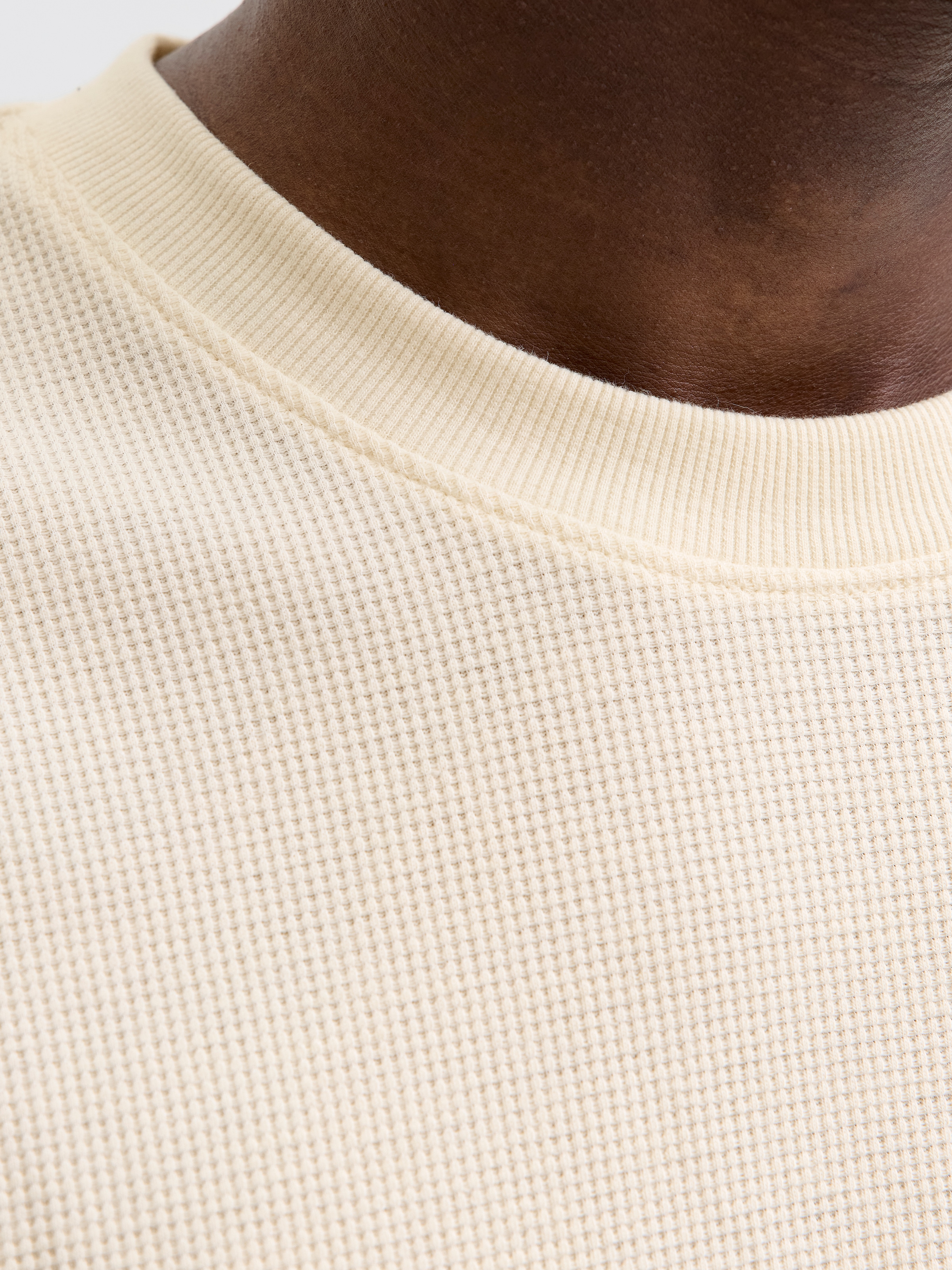 Jack & Jones T-Shirt »JJEAUSTIN TEE SS NOOS«, mit Markenlabel