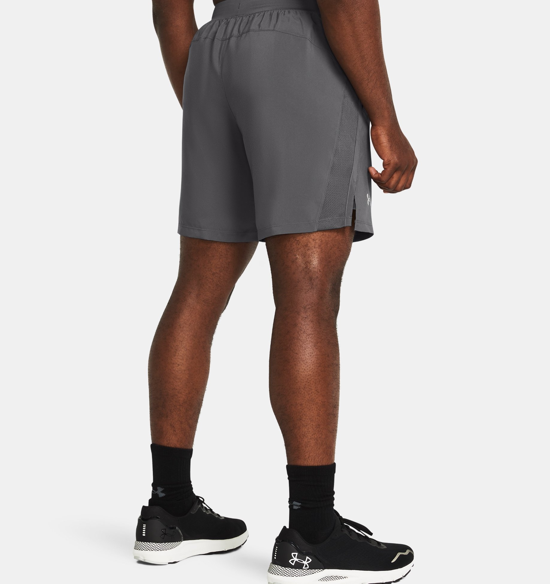 Under Armour® Laufshorts »UA LAUNCH 7   SHORTS«  für Sport, leichtes Material, reflektierende Details, atmungsaktiv
