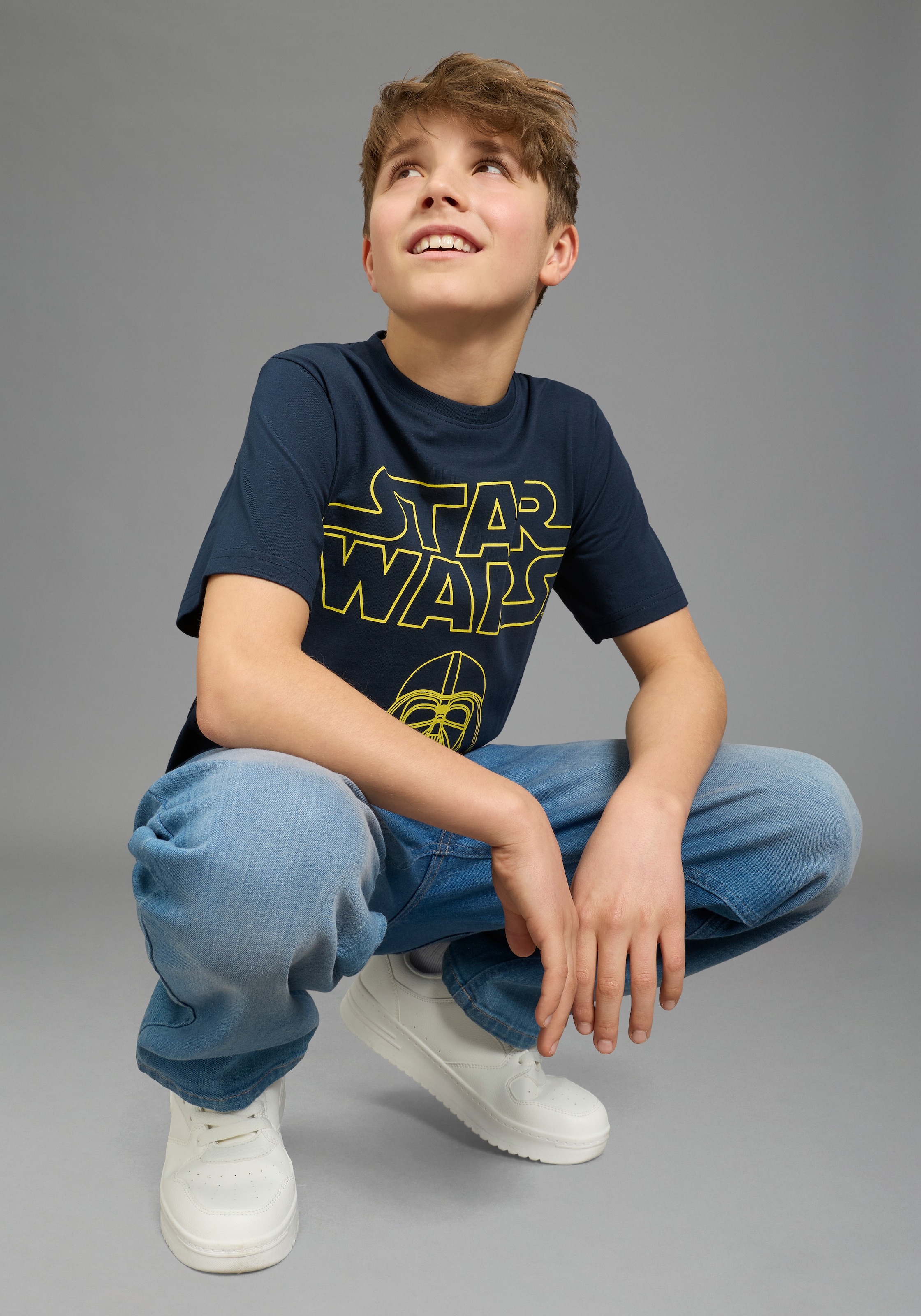 KIDSWORLD T-Shirt »STAR WARS: DARTH VADER - Disney Shirt« DARTH VADER Shirt. Kurzarm, mit modischem Druck, aus Baumwolle