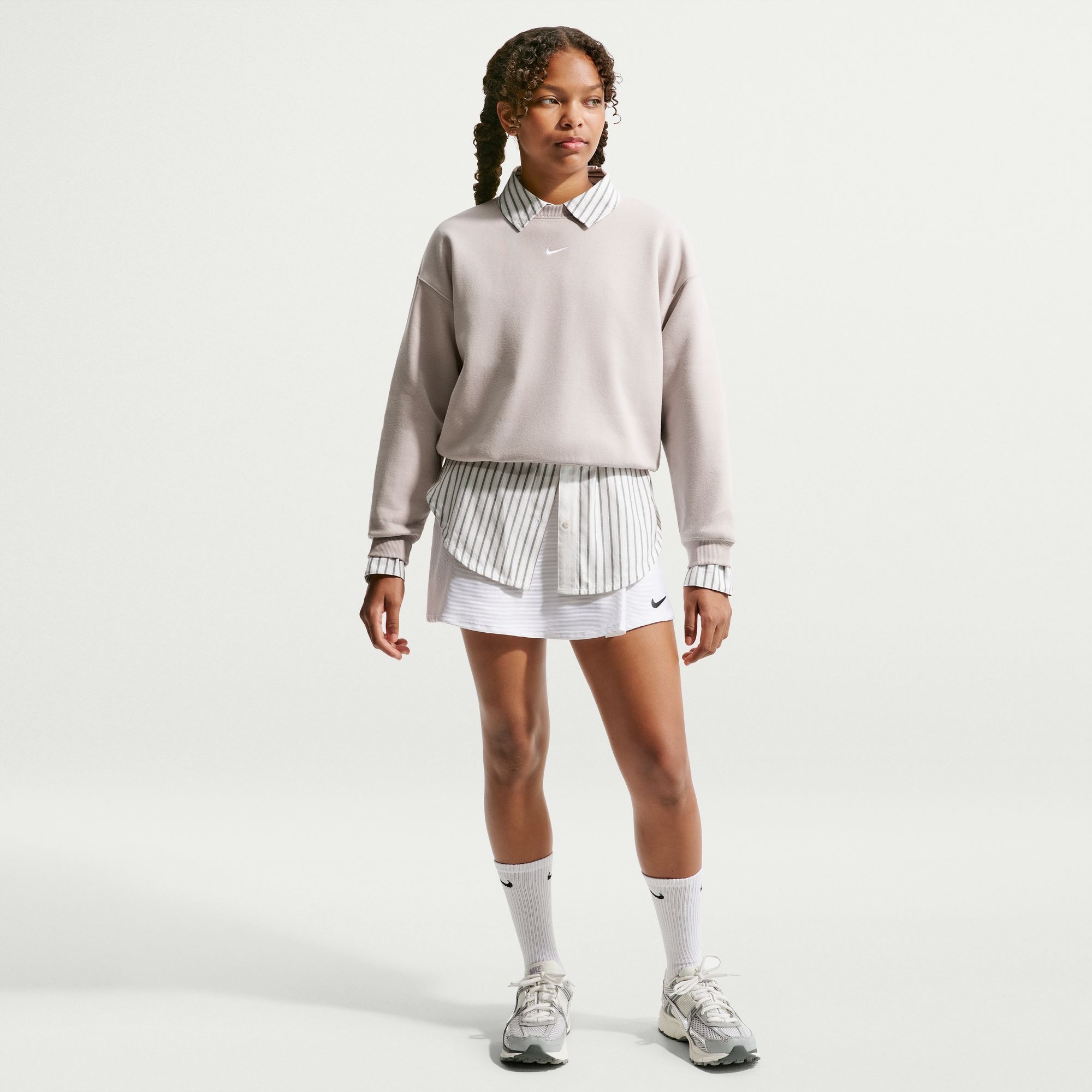 Nike Sportswear Sweatshirt »G NSW STUDIO FLC BXY OS LBR«, Langarm-Design, mit Rundhalsausschnitt, aus Baumwolle und Polyester
