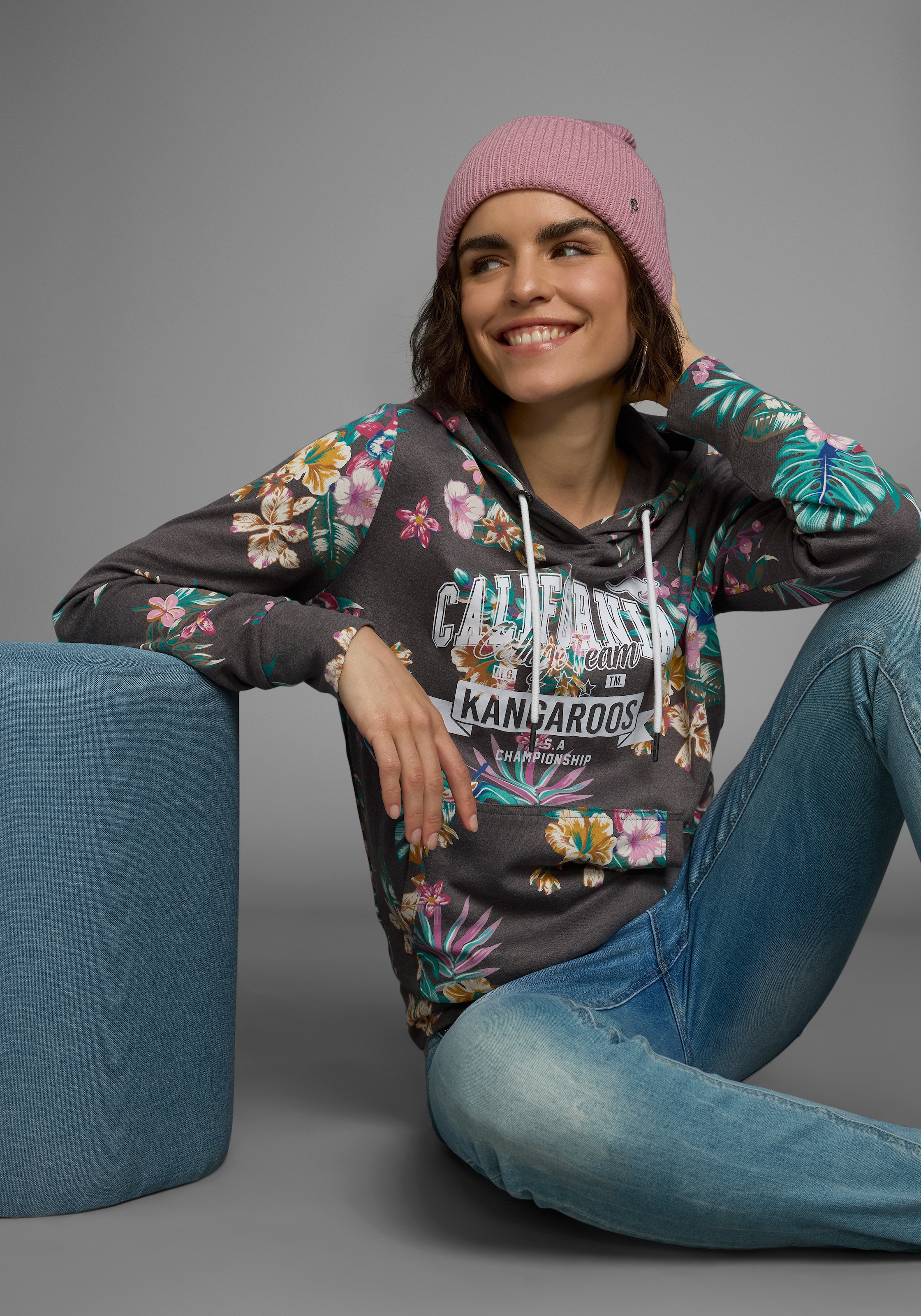 KangaROOS Kapuzensweatshirt, Langarm, figurumspielender Schnitt, aus Interlockmaterial