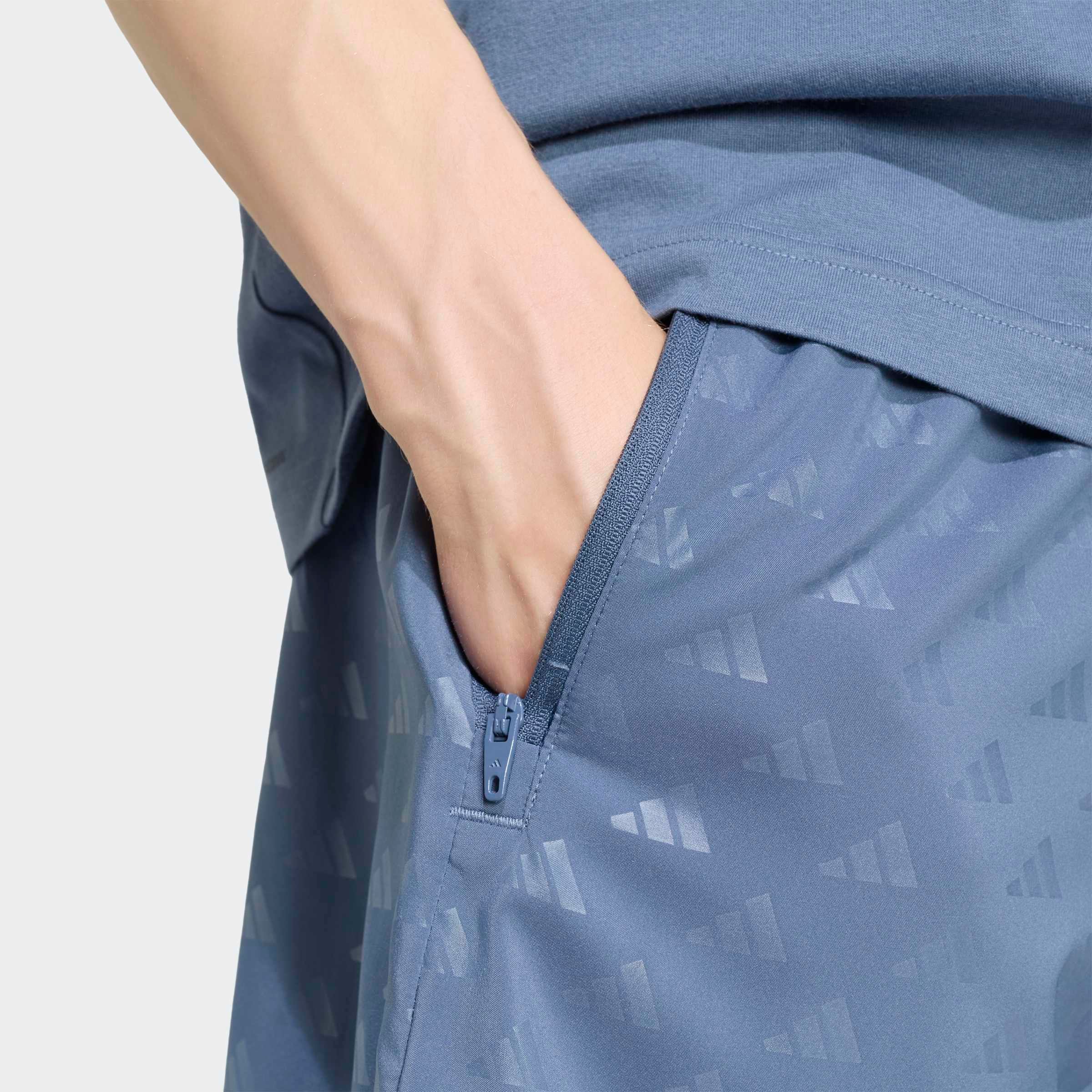 adidas Performance Shorts »WORKOUT ESSENTIALS BRANDLOVE WOVEN«  für sportliche Aktivitäten, mit Climacool®, Normal-weite Passform