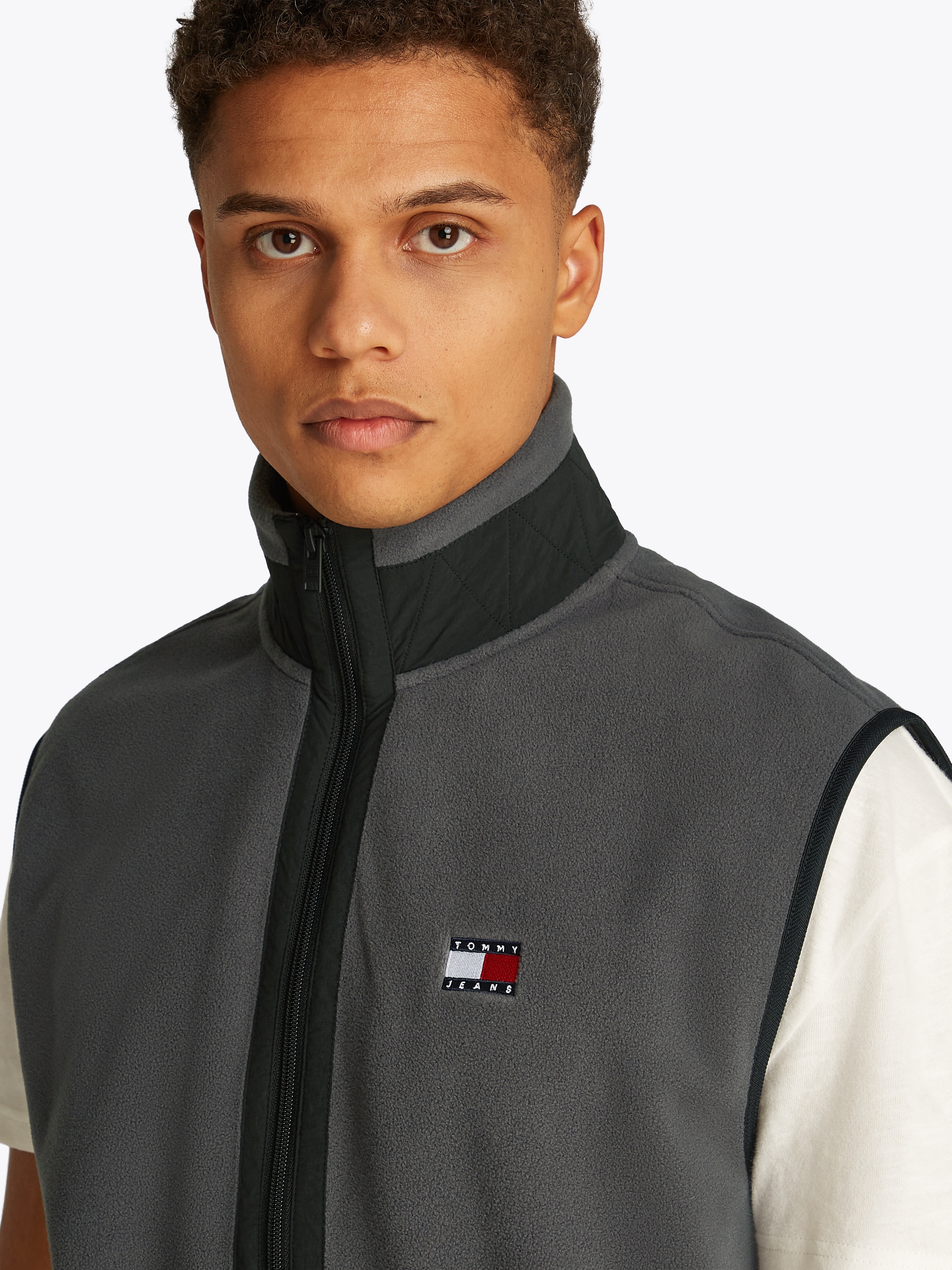 Tommy Jeans Plus Fleeceweste »TJM POLAR FLEECE VEST EXT«, Große Größen, mit kontrastfarbenen Details