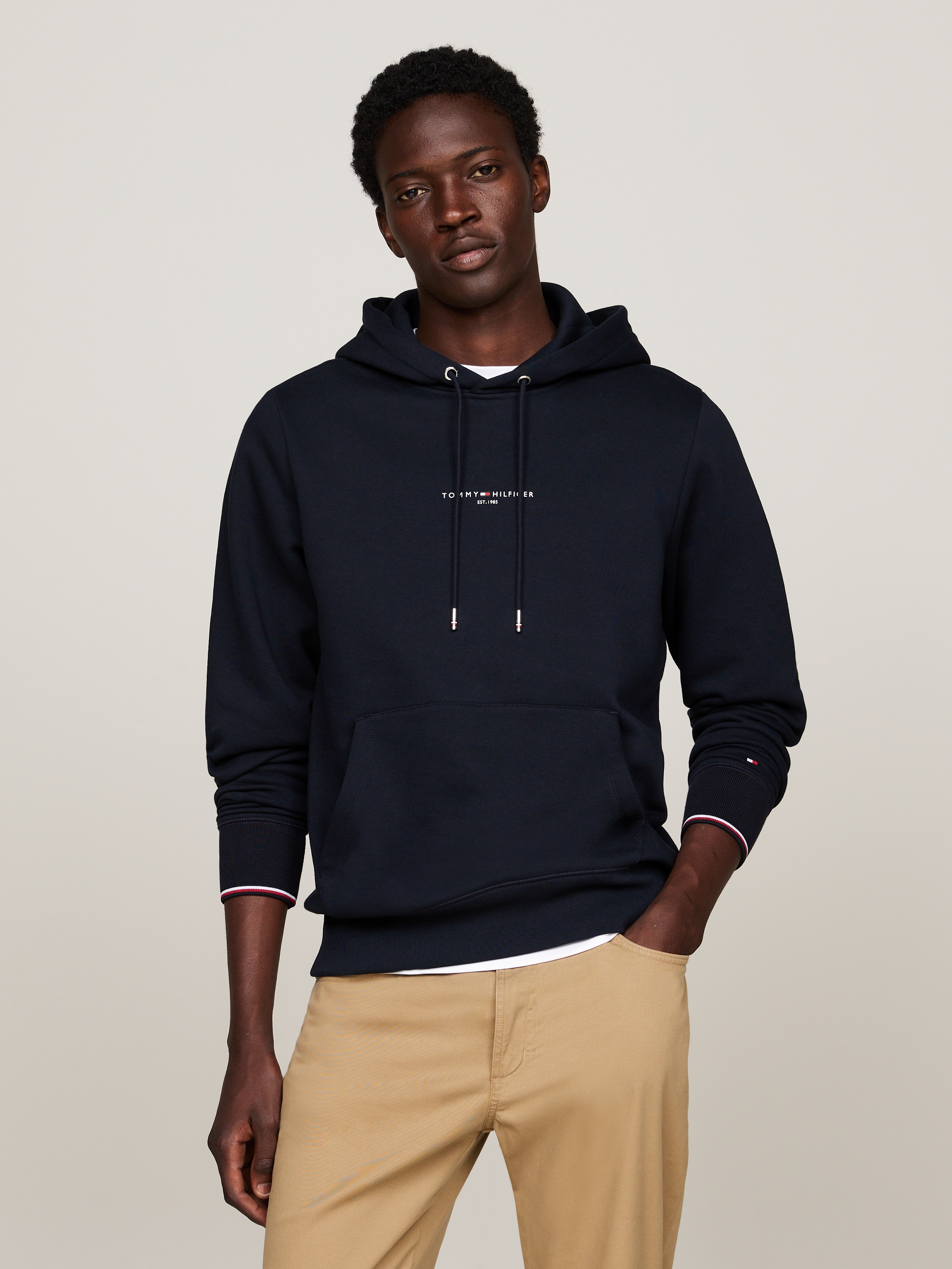 Tommy Hilfiger Hoodie »TOMMY LOGO TIPPED HOODY«, Tommy-Tape innen am Ausschnitt, Flag-Stickerei am Ärmel