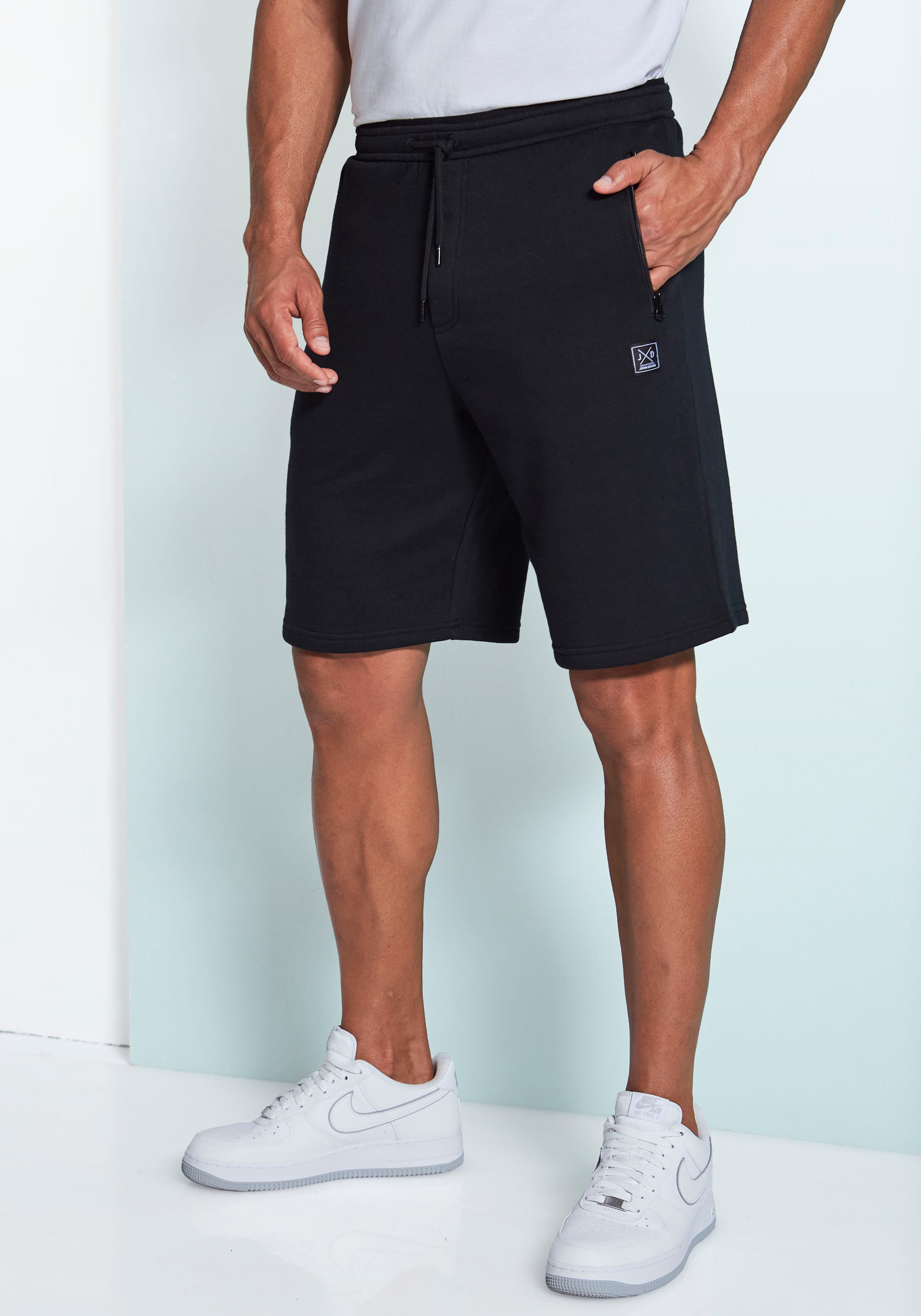 Sweatshorts, seitliche Taschen mit schwarzem Reißverschluss