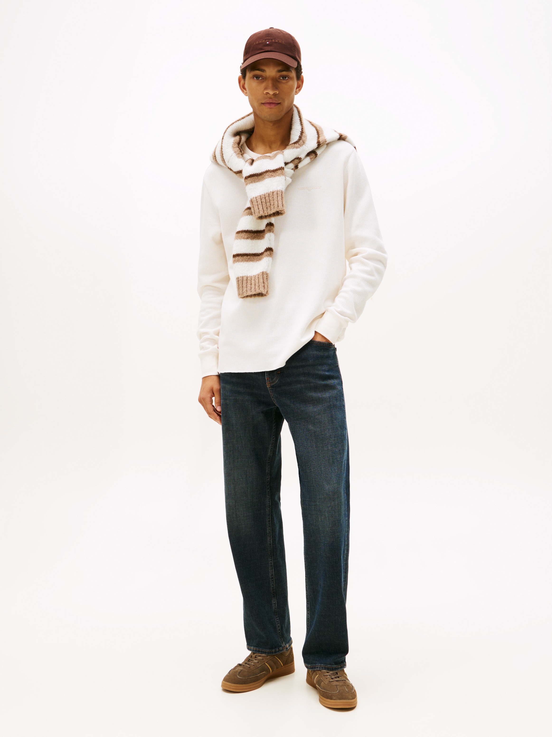Tommy Jeans Henleyshirt »TJM WAFFLE SCRIPT HENLEY«, Rundhals, slim fit, mit feiner Struktur