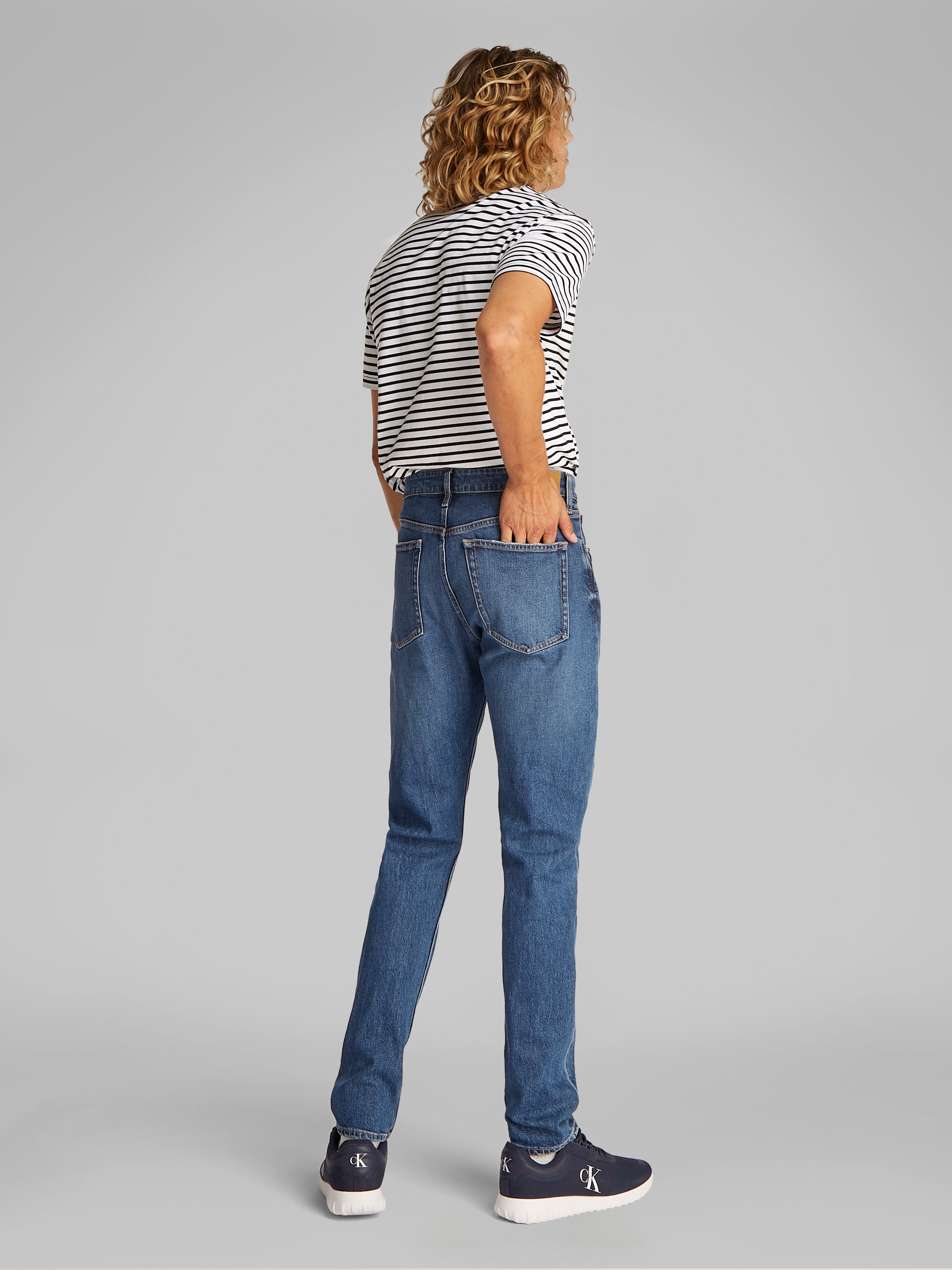 Calvin Klein Jeans Tapered-fit-Jeans »SLIM TAPER«, in mittelblauer Waschung