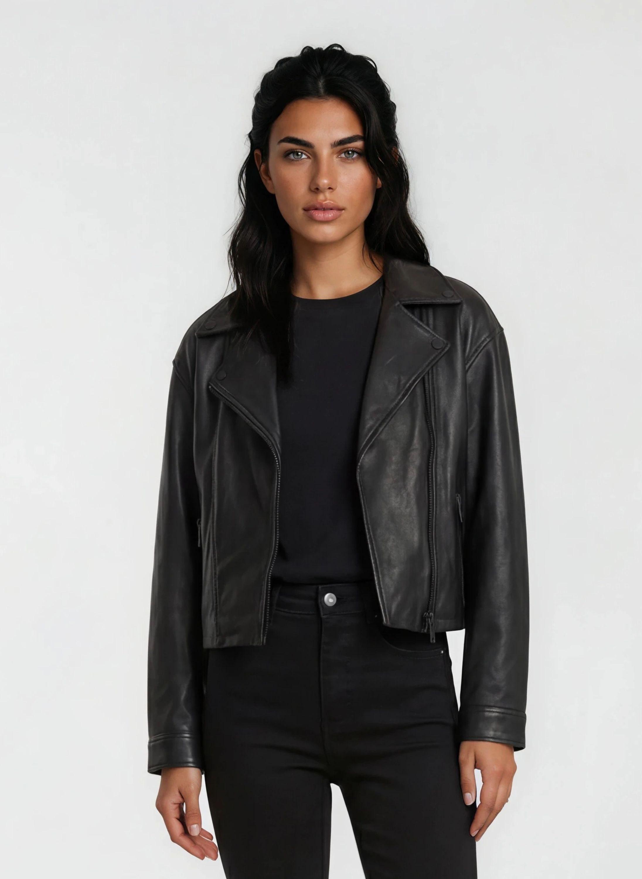 trueprodigy Lederjacke »Alba Asymmetrischer Reißverschluss mit schwarzen Accessoires« ohne Kapuze