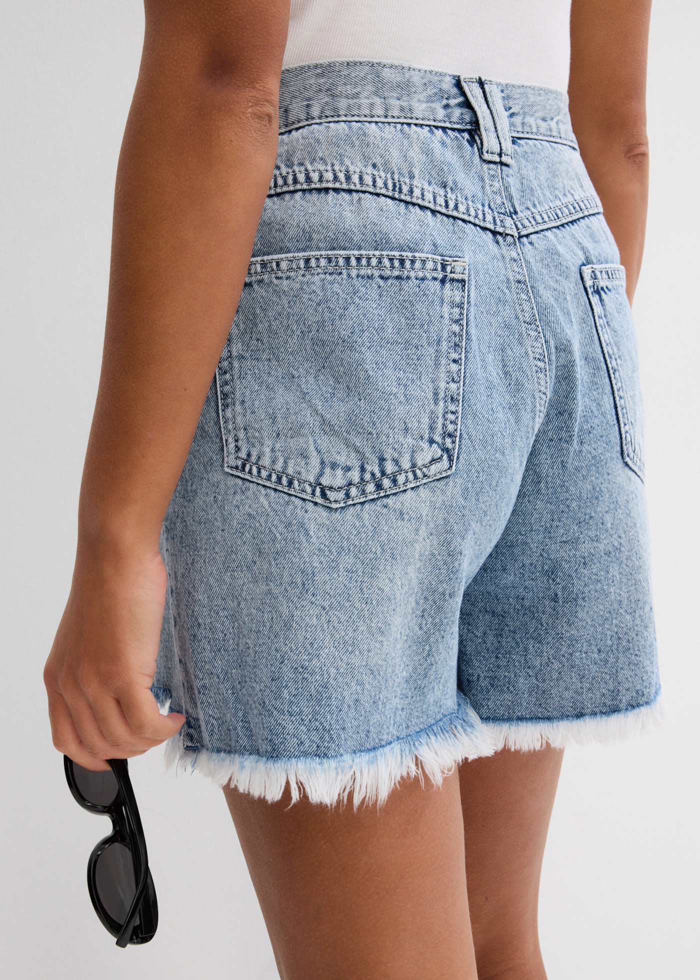 bonprix Shorts  aus Baumwolle, Loose Fit, hoher Bund, offener Saum, Casual Stil
