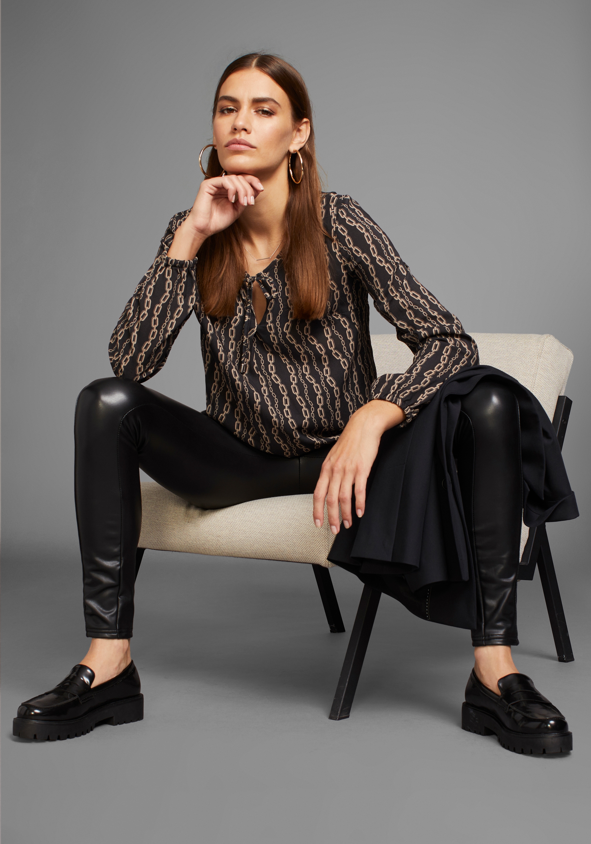 Hechter Paris Damen Langarmbluse mit modischen Allover-Print in schwarz, Größe 42