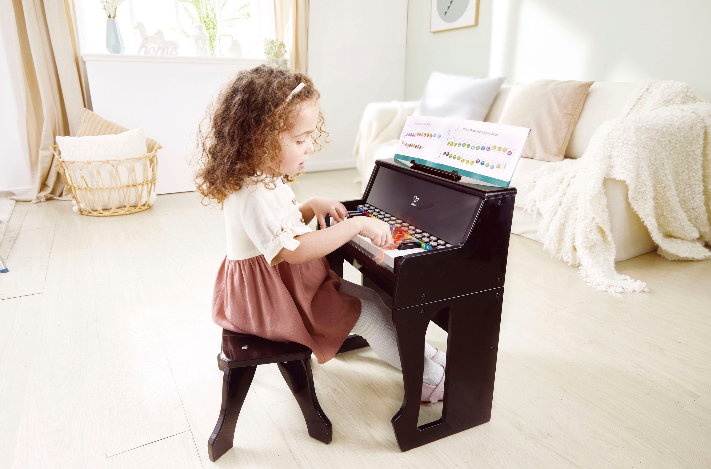 Hape Spielzeug-Musikinstrument »Leuchttasten-Piano mit Hocker«