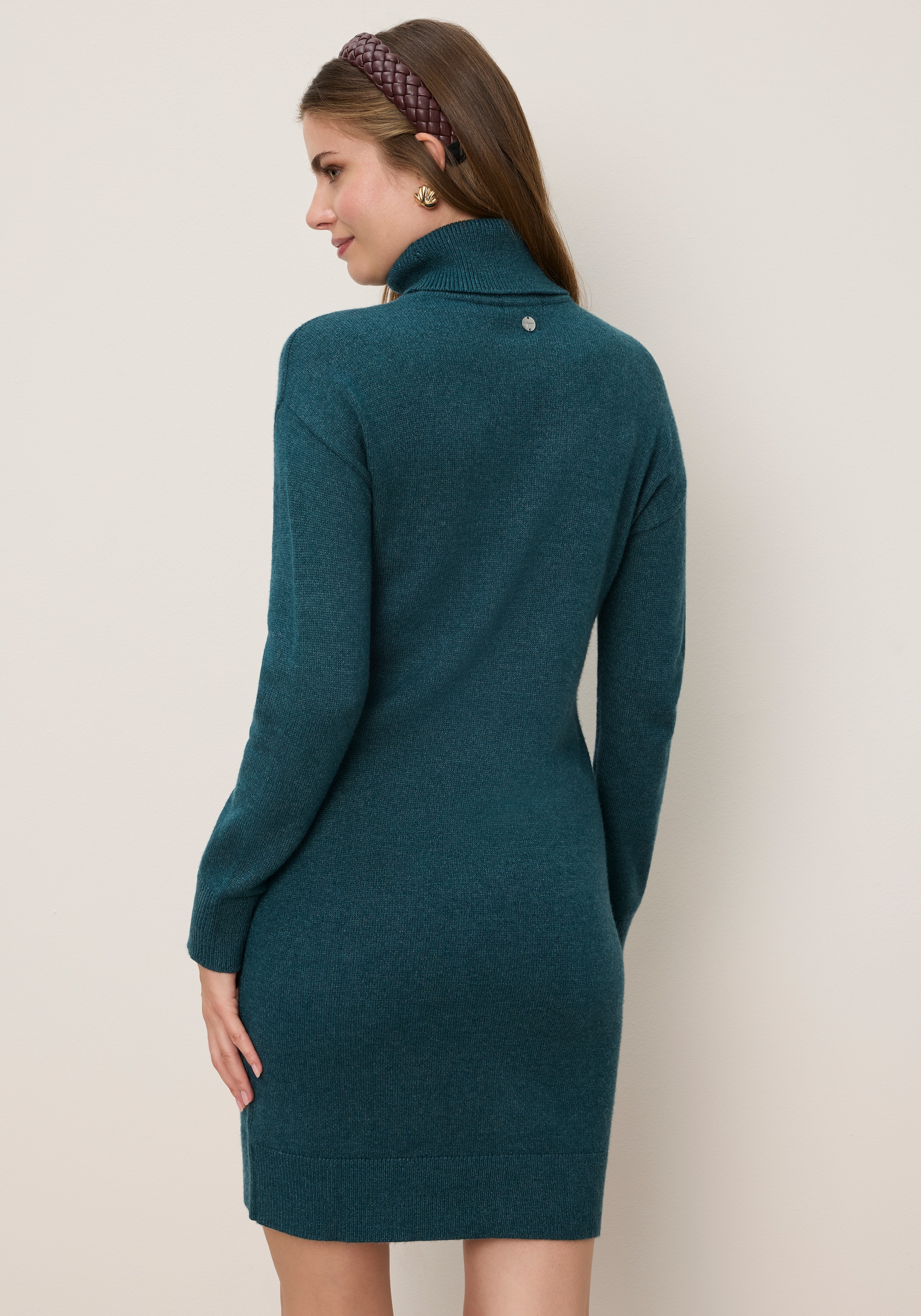 Tamaris Strickkleid »mit Rollkragen, aus Viskosemischung« in moderner Mini-Länge