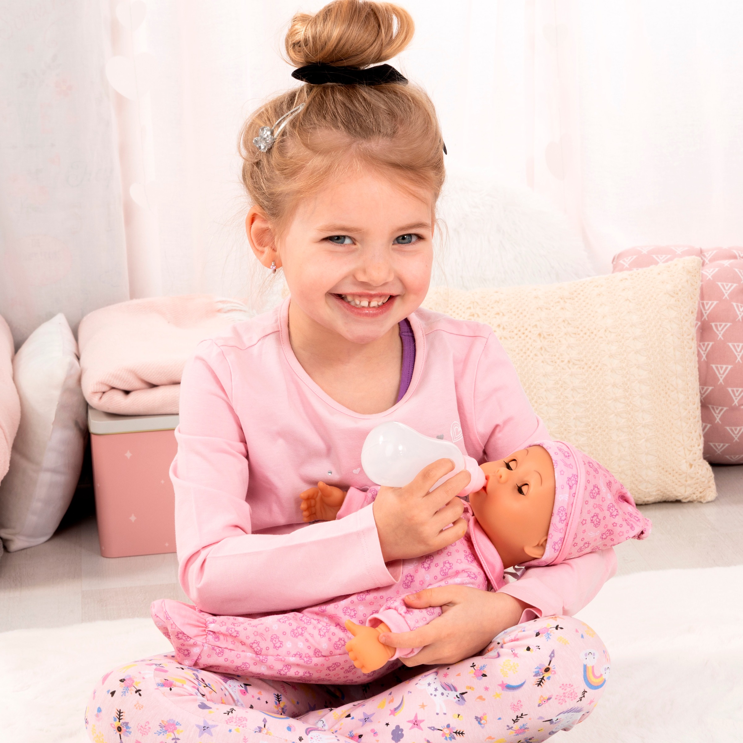Bayer Babypuppe »First Words Baby, 38 cm, Schafe rosa«, (3 tlg.), mit Schlafaugen und Babygeräuschen