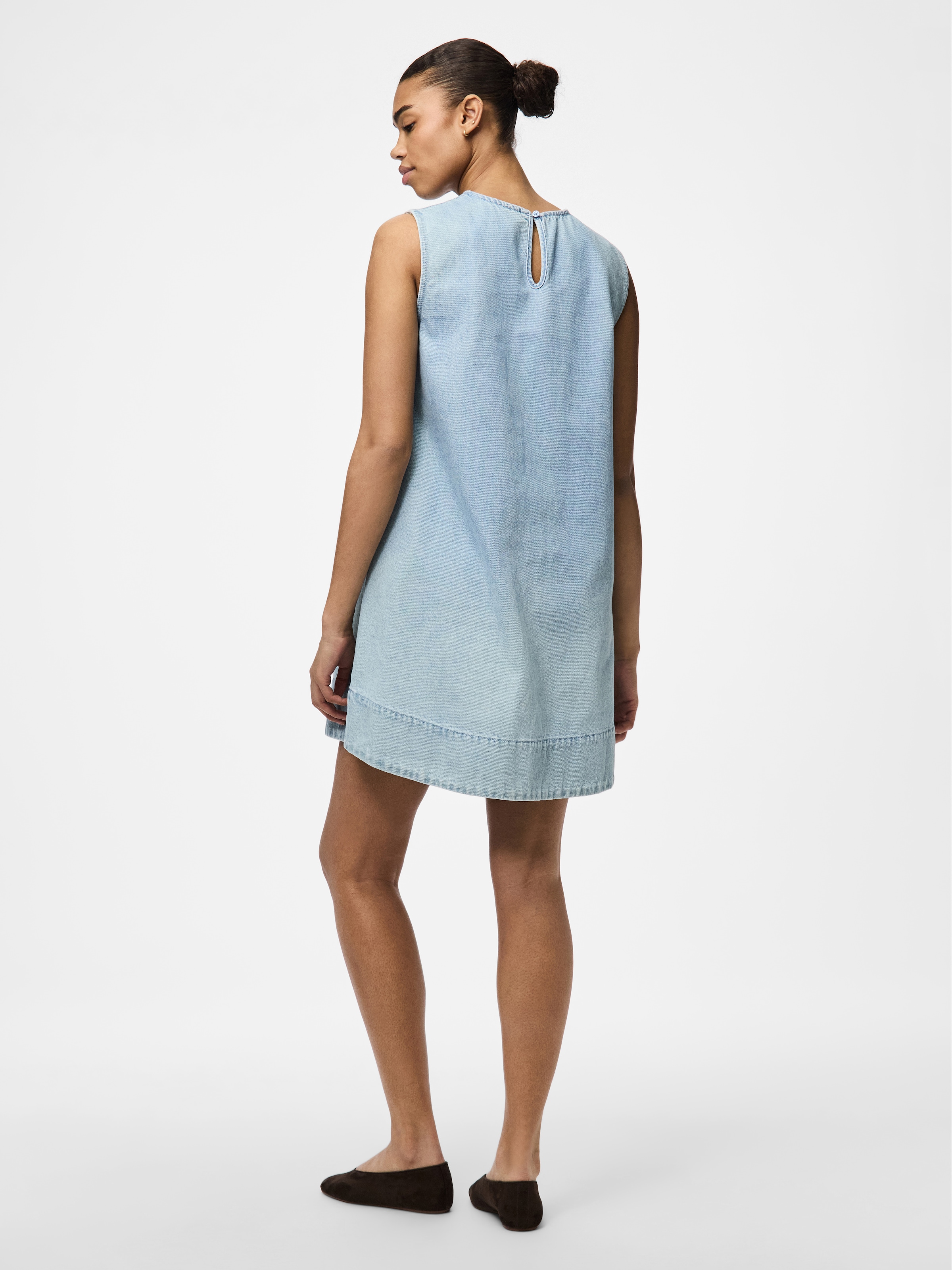 pieces Jeanskleid »PCFLORA SL MINI DENIM DRESS NOOS« mit A-Linien-Schnitt