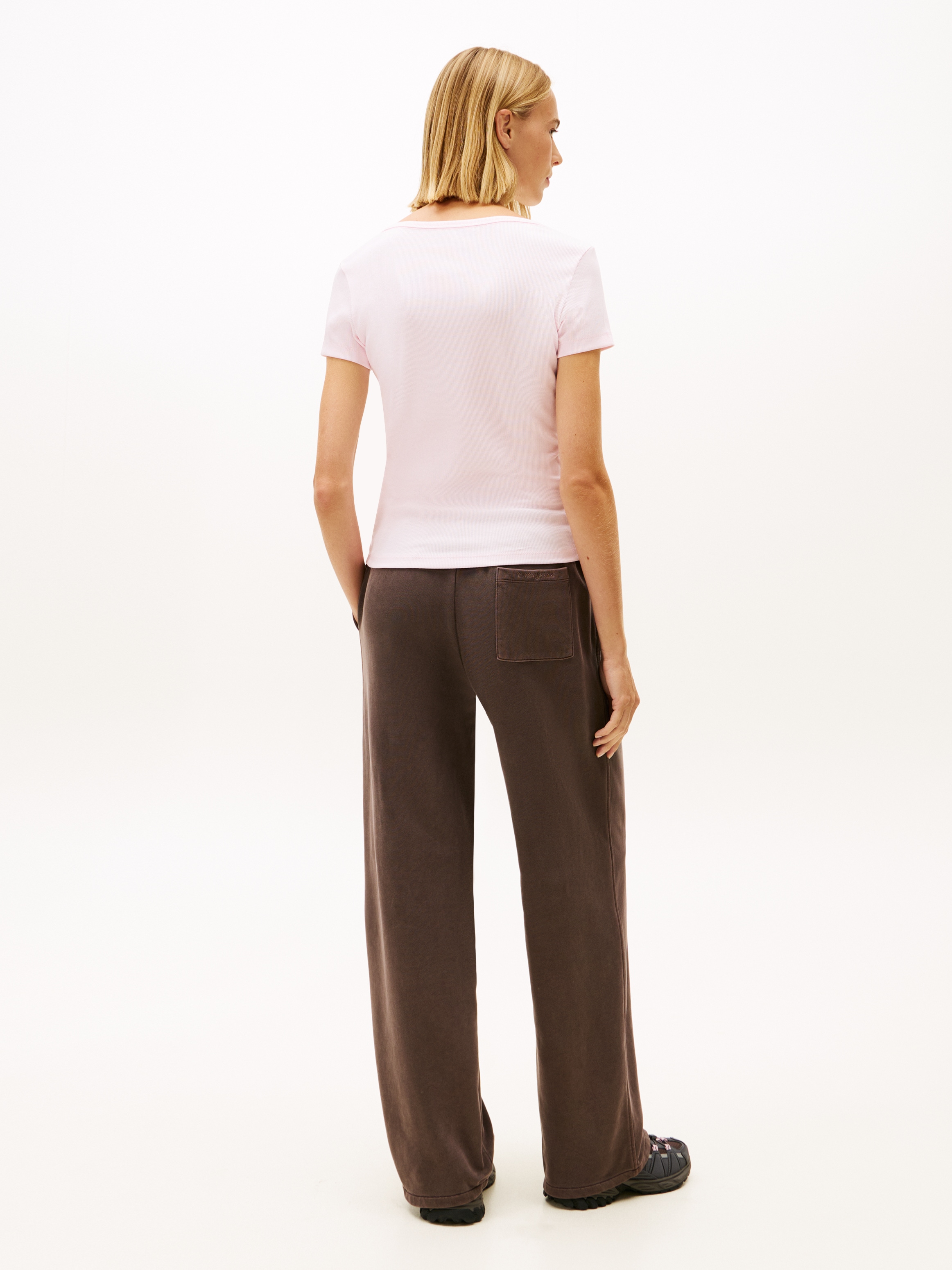 Tommy Jeans Kurzarmshirt »TJW SLIM ESSENTIAL RIB V SHORT SLEEVE« mit gerippter Struktur, V-Ausschnitt, Slim Fit