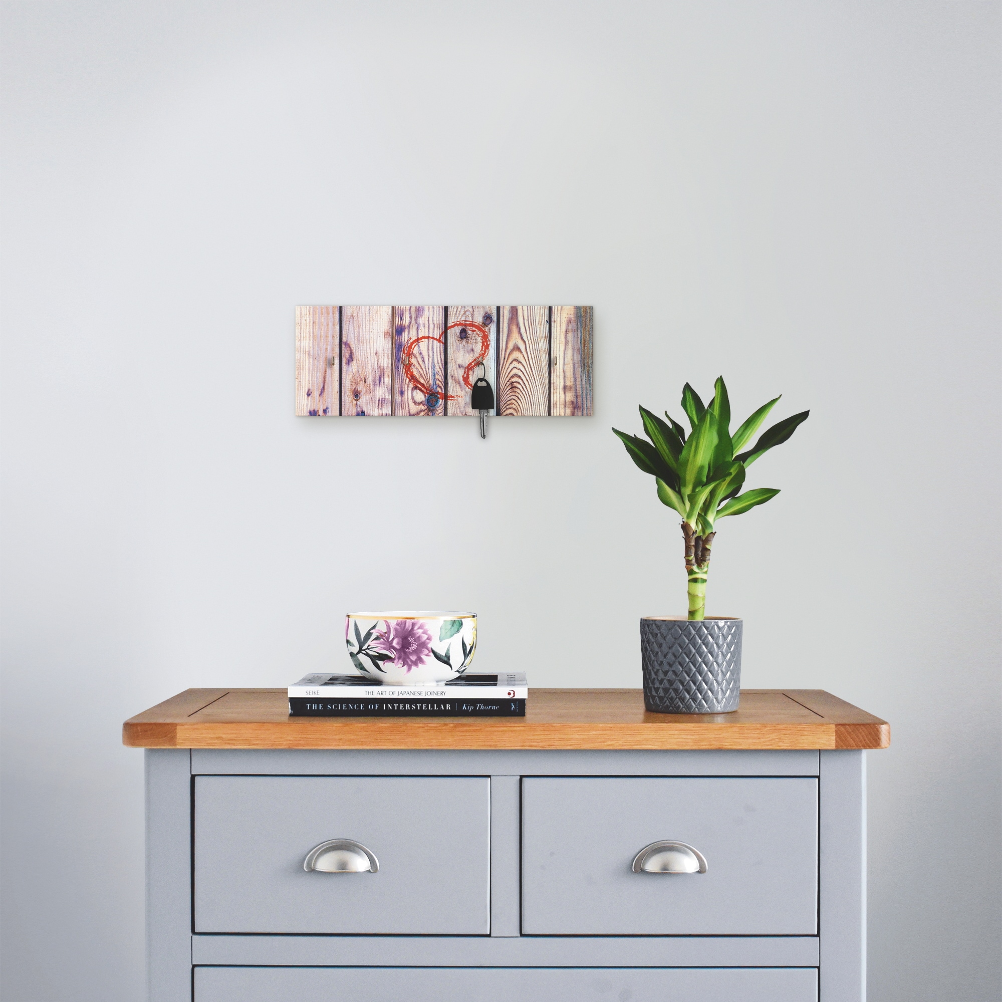 Artland Hakenleiste »Vintage Hintergrund Holzwand mit Herz«, aus Holz mit 4 Schlüsselhaken – Schlüsselboard, Schlüsselbretter, Schlüsselhalter, Schlüsselaufhänger für den Flur – Stil: Modern