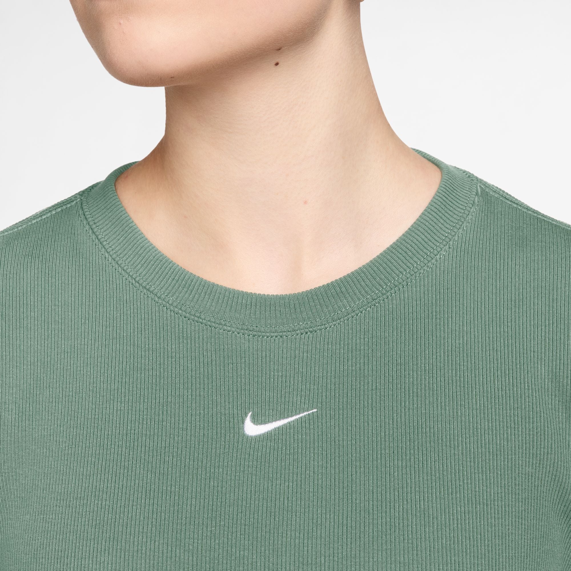 Nike Sportswear T-Shirt »Nike Sportswear Women's Tight Ribbed Short-Sleeve T-Shirt« mit Rundhalsausschnitt, kragenlos, Kurzarm, aus Feinripp-Material