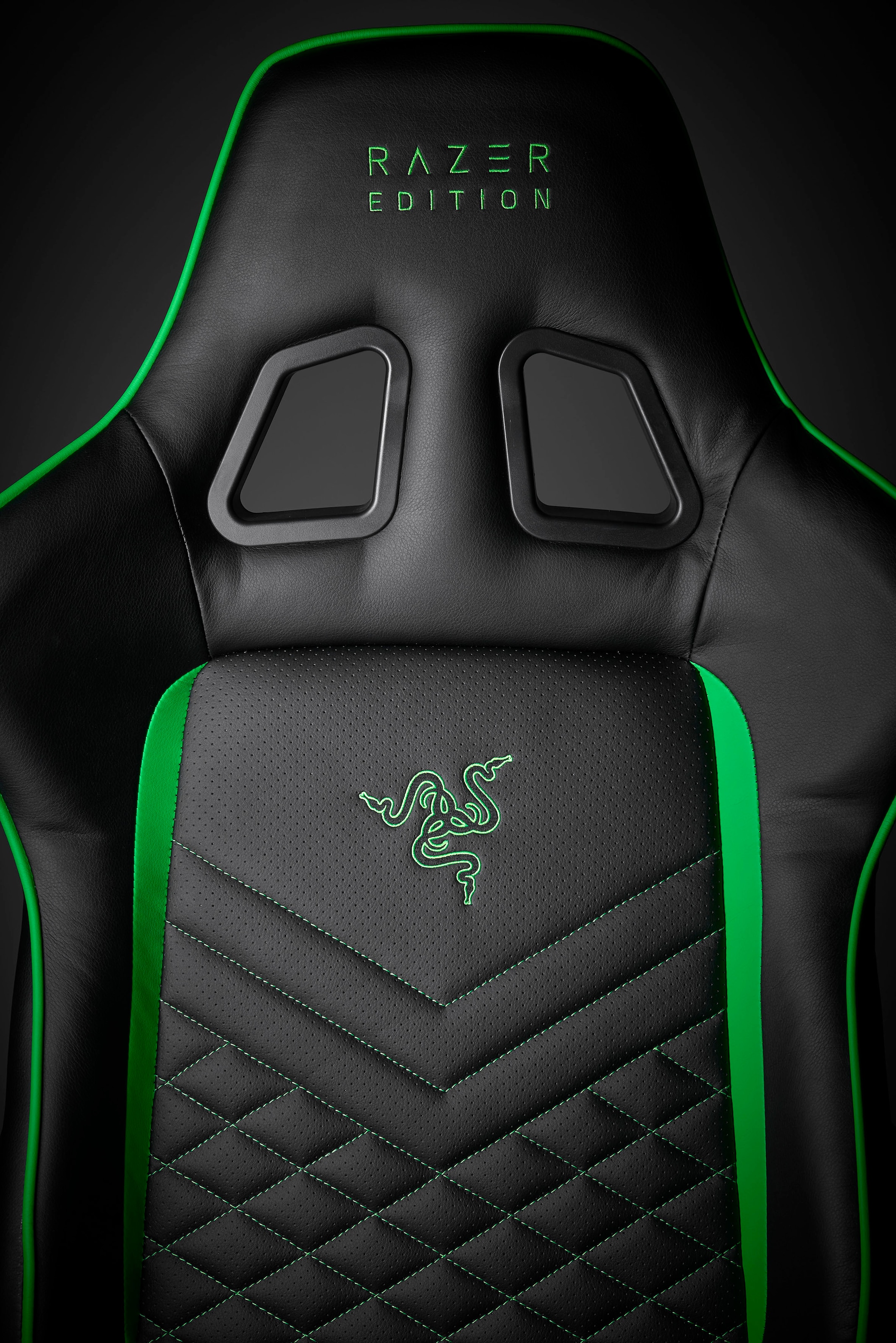 RAZER Gaming-Stuhl »Tarok Pro by Zen, PU Kunstleder«, 3D-Armlehnen, Lendenkissen und Kopfkissen, bis 130kg