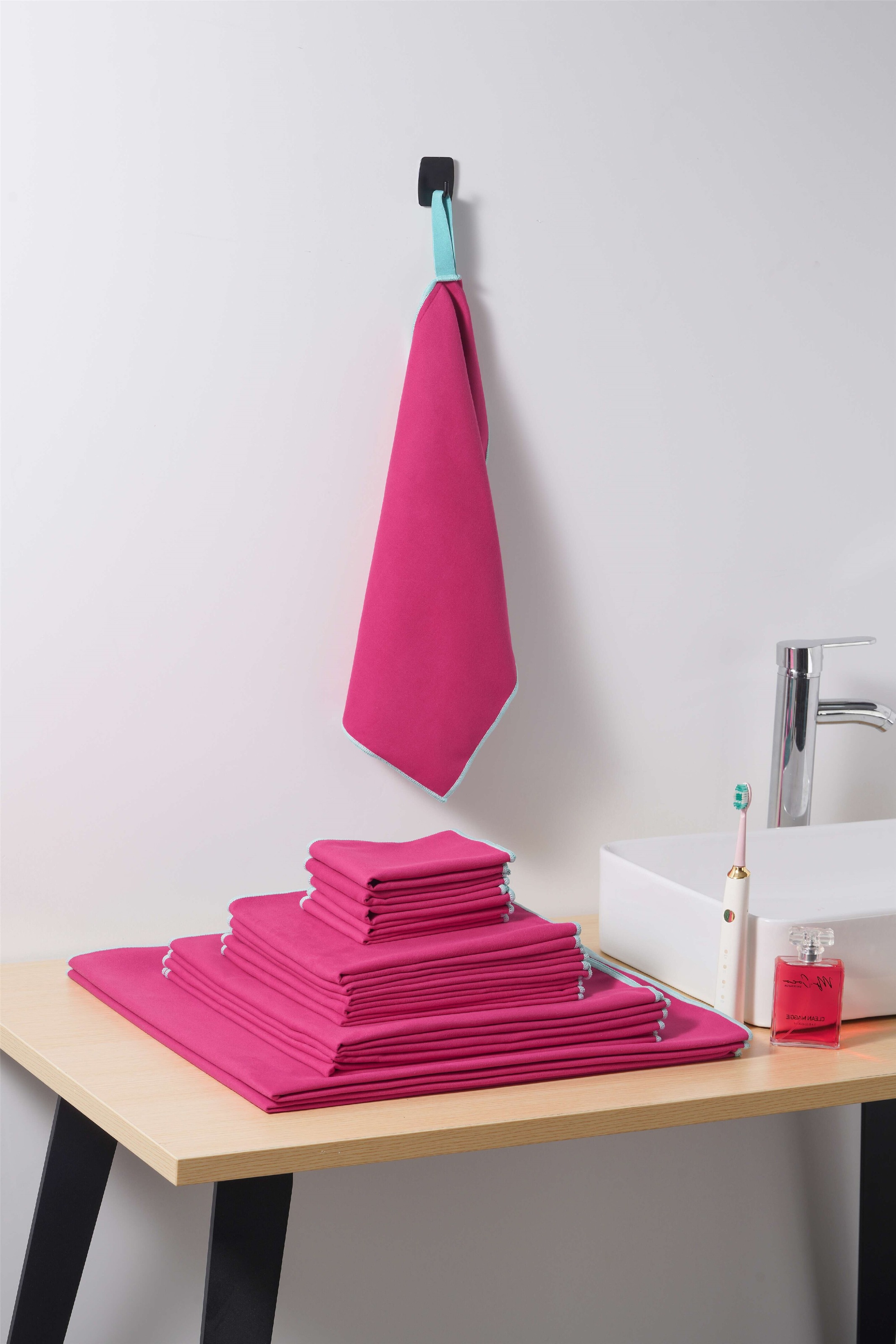 OTTO home Handtücher »Leoa, diverse Größen, Sporthandtuch, Reisehandtuch, Strandtuch« sehr leicht, kompakt, schnelltrocknend, Mikrofaser mit Kontrastnaht