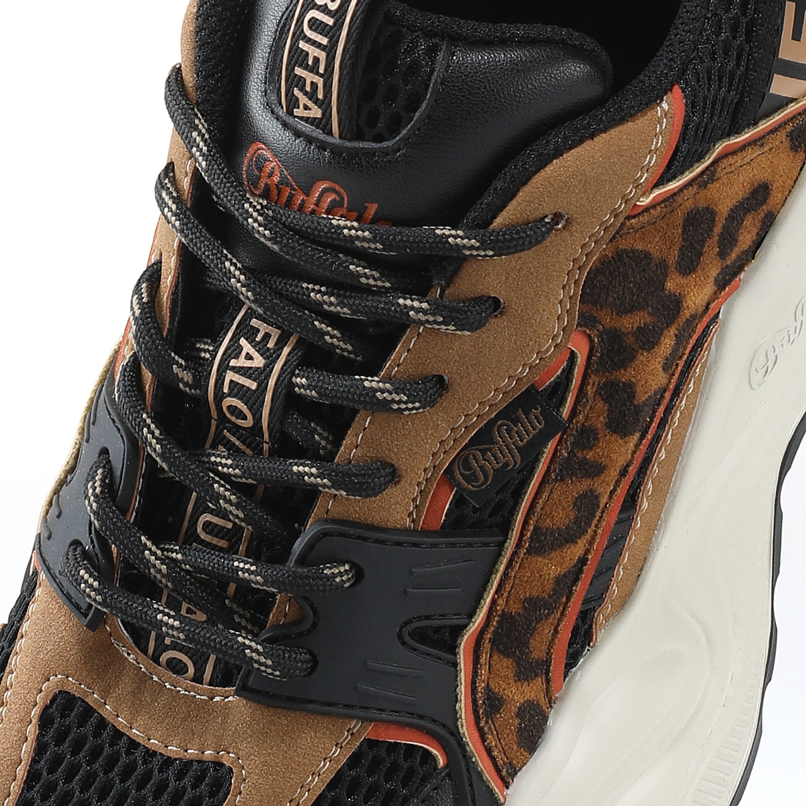 Buffalo Plateausneaker »YUNO«  Chunky-Sneaker in Leo-Optik, Leichtgewicht