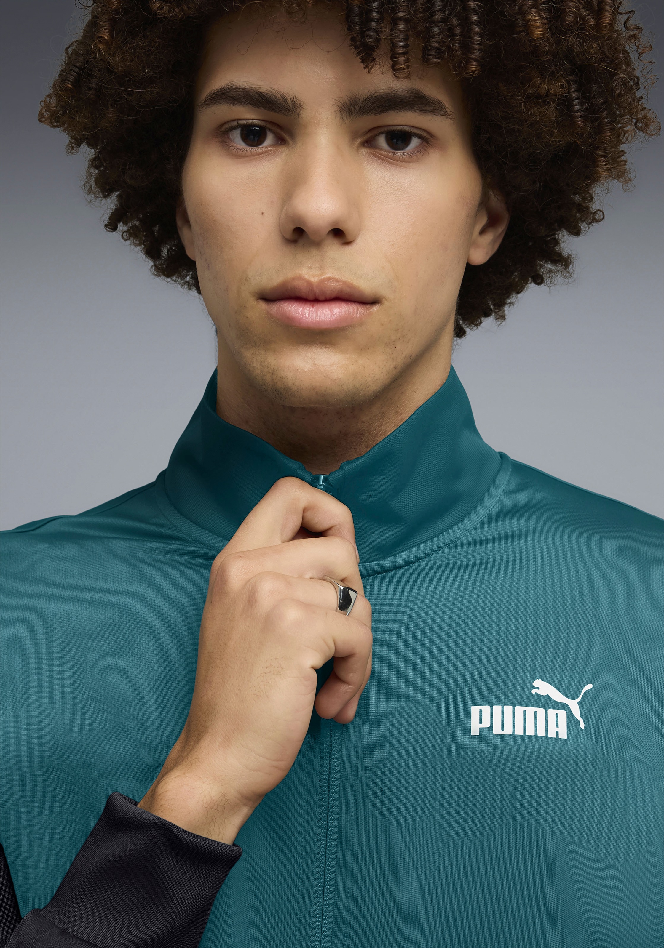PUMA Trainingsanzug »ESS BLOCK POLY SUIT« 2 tlg. ohne Kapuze, Regular Fit, pflegeleicht