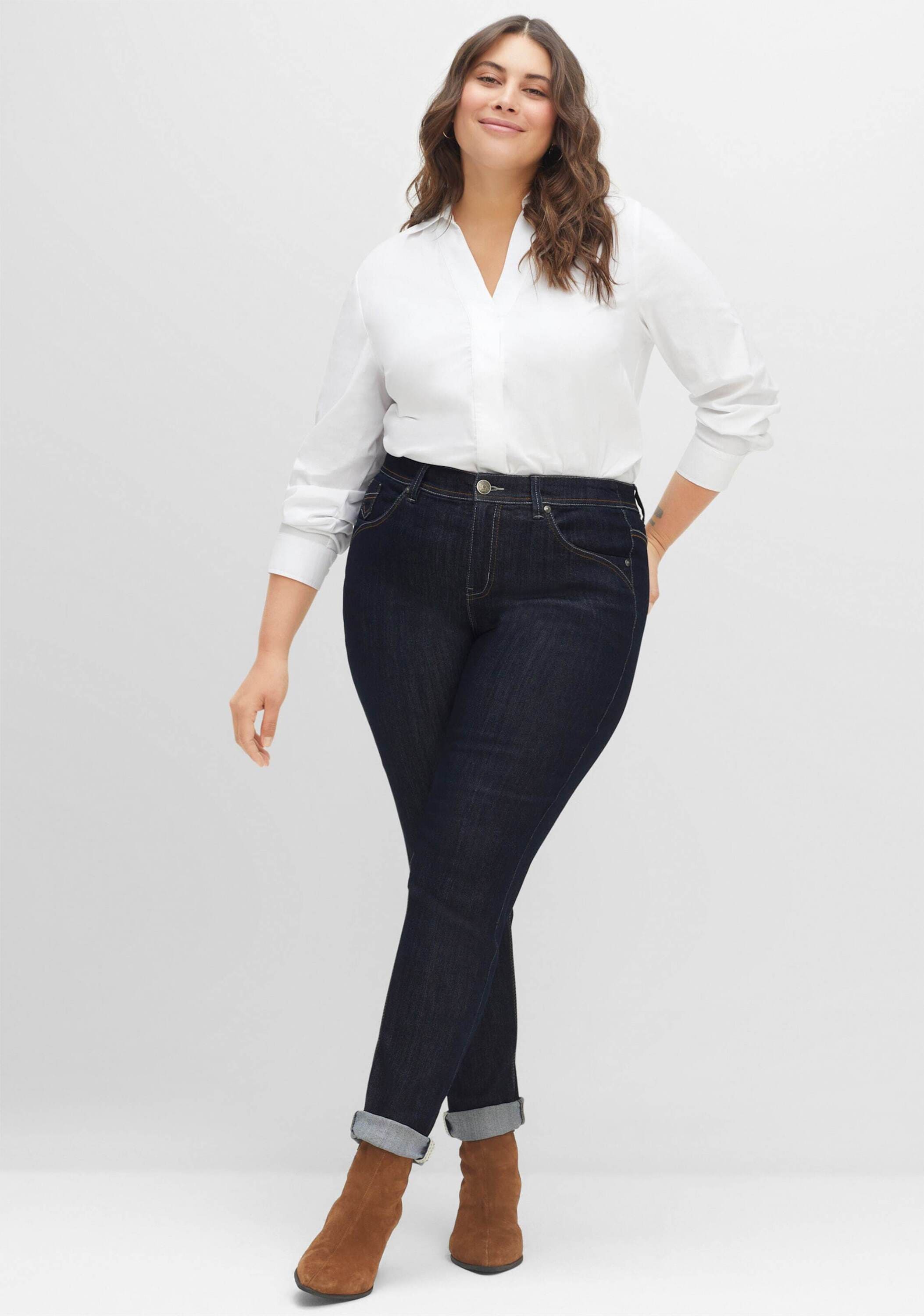 Sheego 5-Pocket-Jeans »Stretch-Jeans Jeans mit Kontrastnähten« »Die Schmale« mit zweifarbigen Kontrastnähten