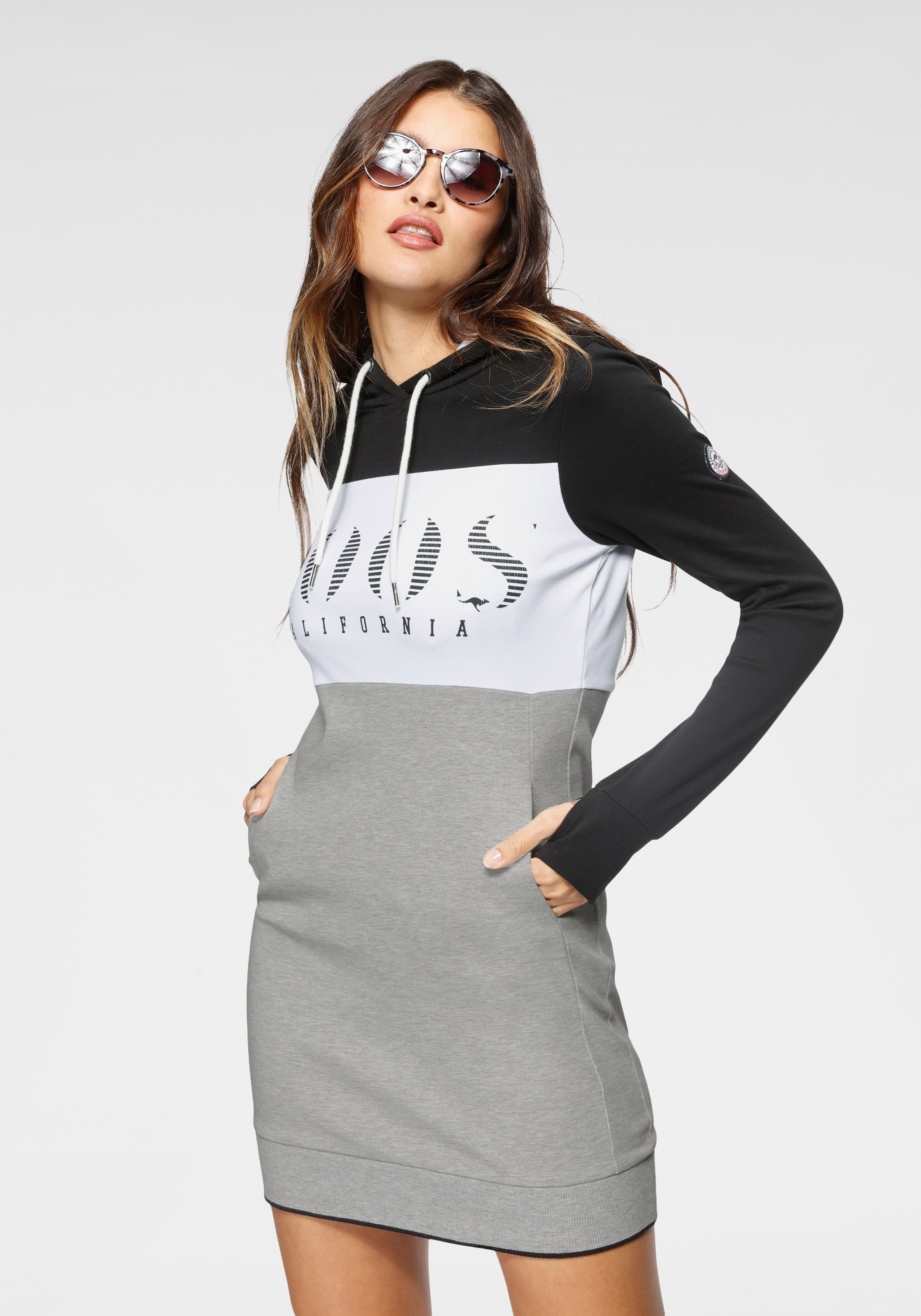 KangaROOS Skaterkleid, im Colorblocking-Design mit großem Marken-Logo