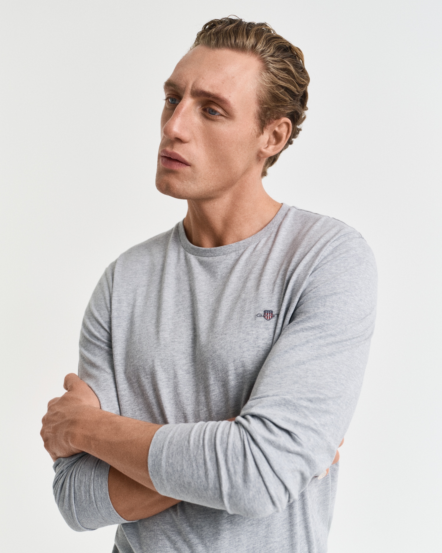 Gant Langarmshirt »REG SHIELD LS T-SHIRT«, mit Logostickerei auf der Brust