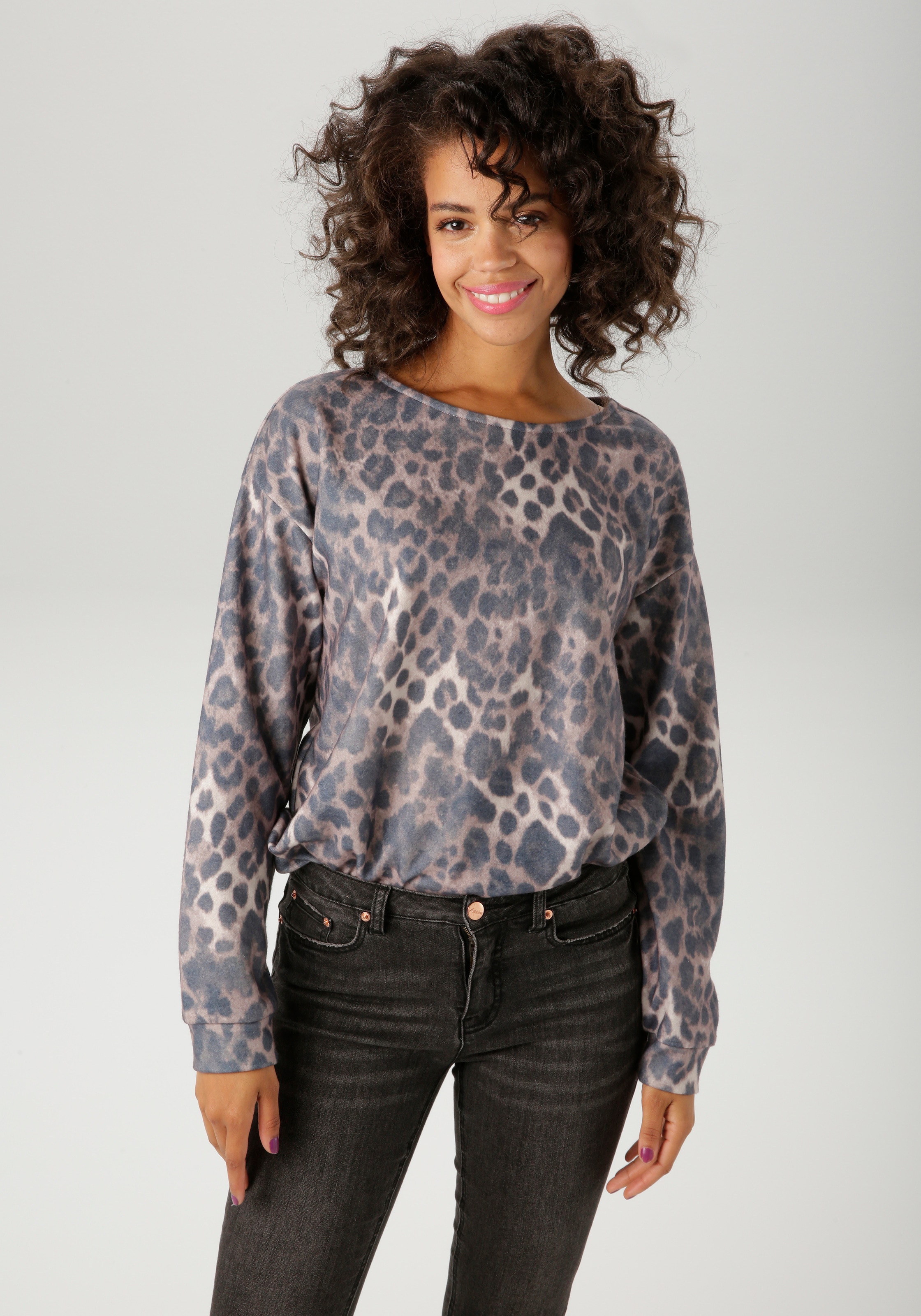 Aniston CASUAL Sweatshirt, mit trendigem Leo-Druck - jedes Teil ein Unikat - NEUE KOLLEKTION