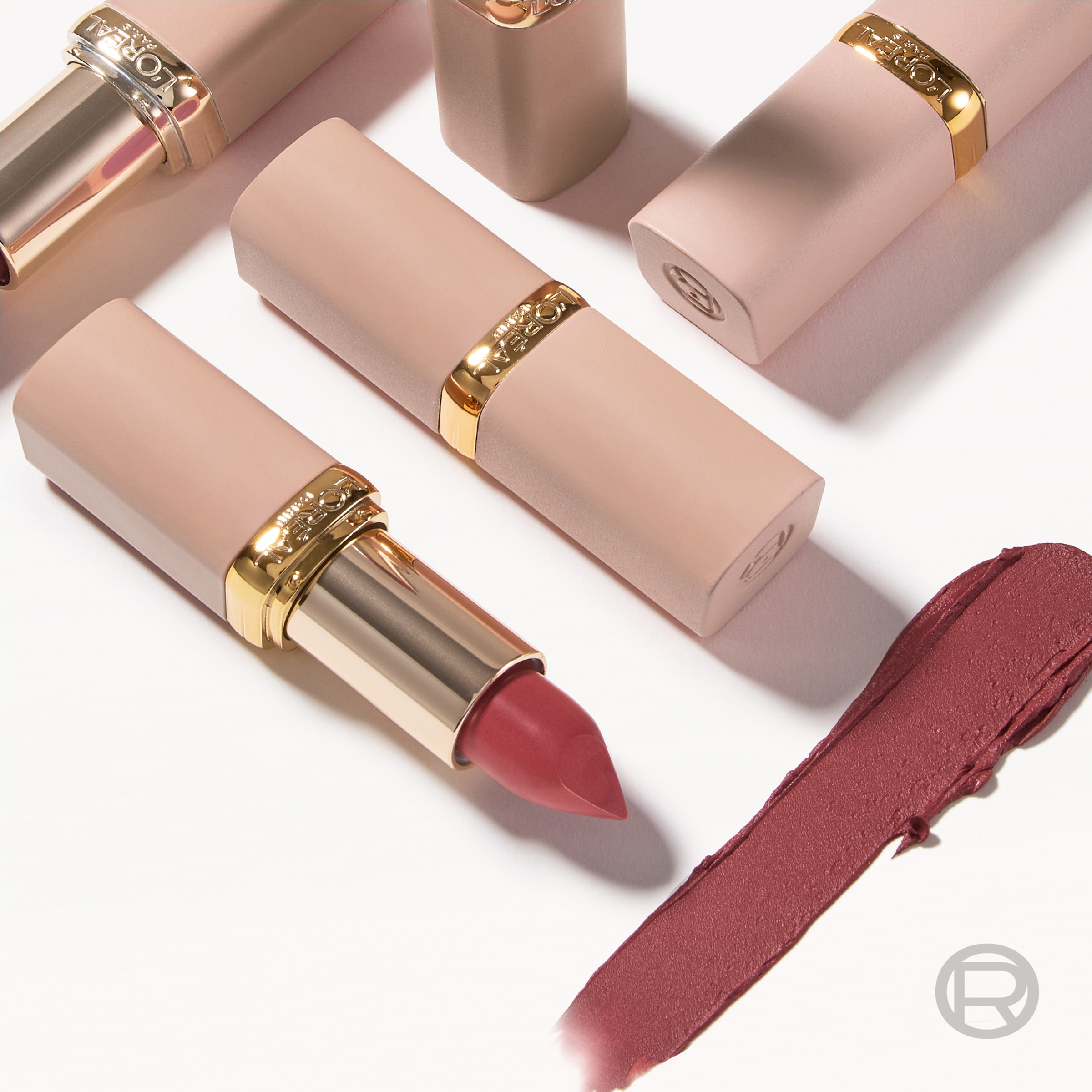 L'ORÉAL PARIS Lippenstift »COLOR RICHE BLURRED MATTE LIPPENSTIFT« seidig-mattes Finish, leuchtende Farben