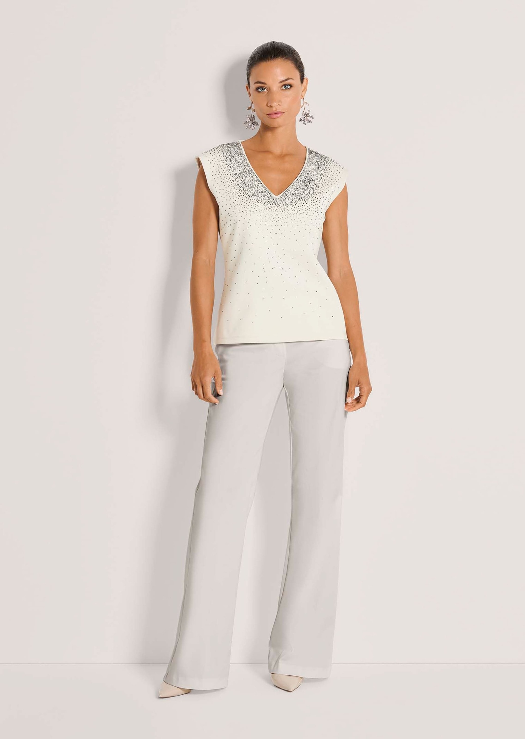 MADELEINE Kurzarmshirt »Shirt Elegantes Shirt mit V-Ausschnitt, ärmellos« Strass-Dekoration