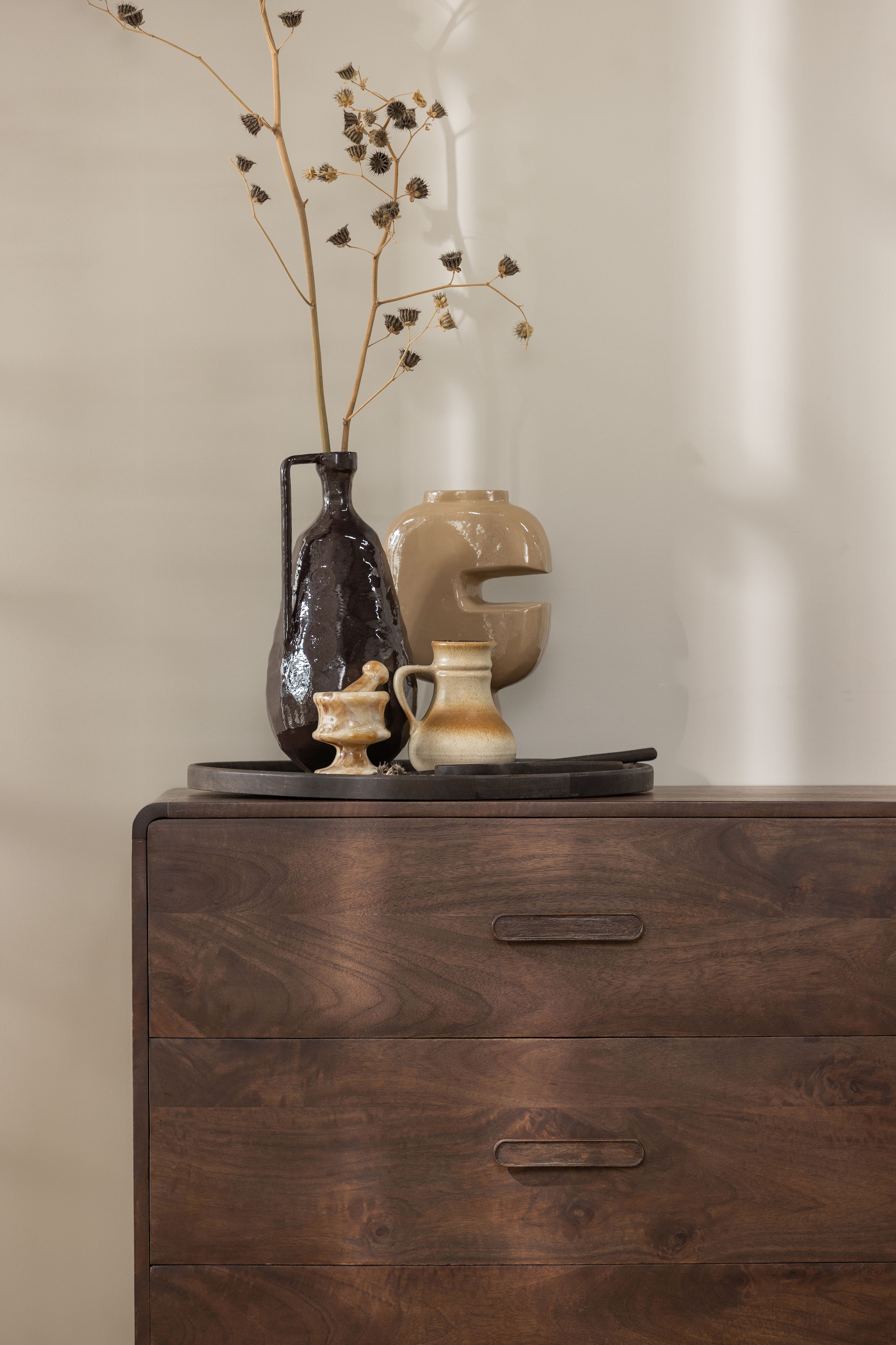 WOOOD Sideboard »Liya mit Massivmangoholz undDämpfung Funktion, B 90 x T 50 x H 90 cm« Spielerische Griffgestaltung, Tragkraft 15–25 kg pro Schublade