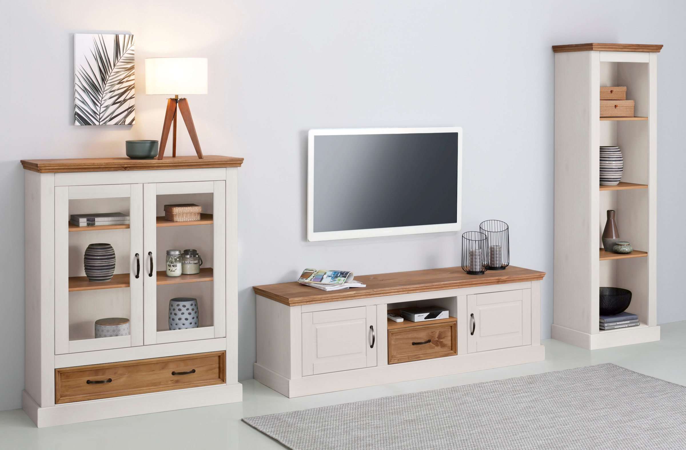 Home affaire Vitrine »Selma Highboard«, aus massivem Kiefernholz, mit Griffen aus antikisiertem Metall