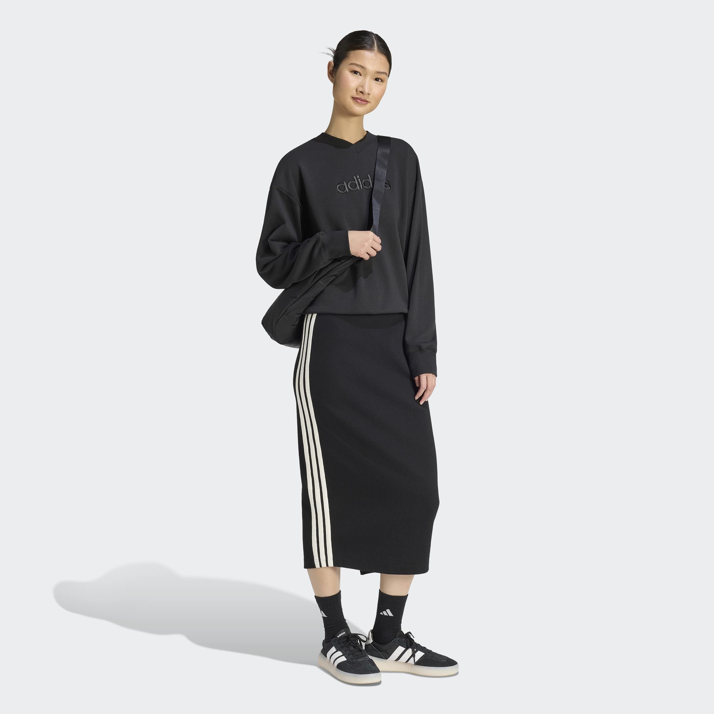 adidas Sportswear Sweatshirt »W SAT CRW«, mit V-Ausschnitt, ohne Verschluss, in normaler Länge
