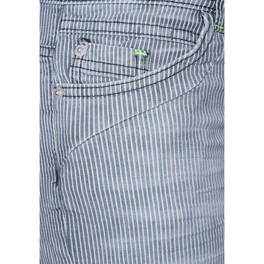 Cecil 3/4-Jeans, mit einem Logo-Badge hinten