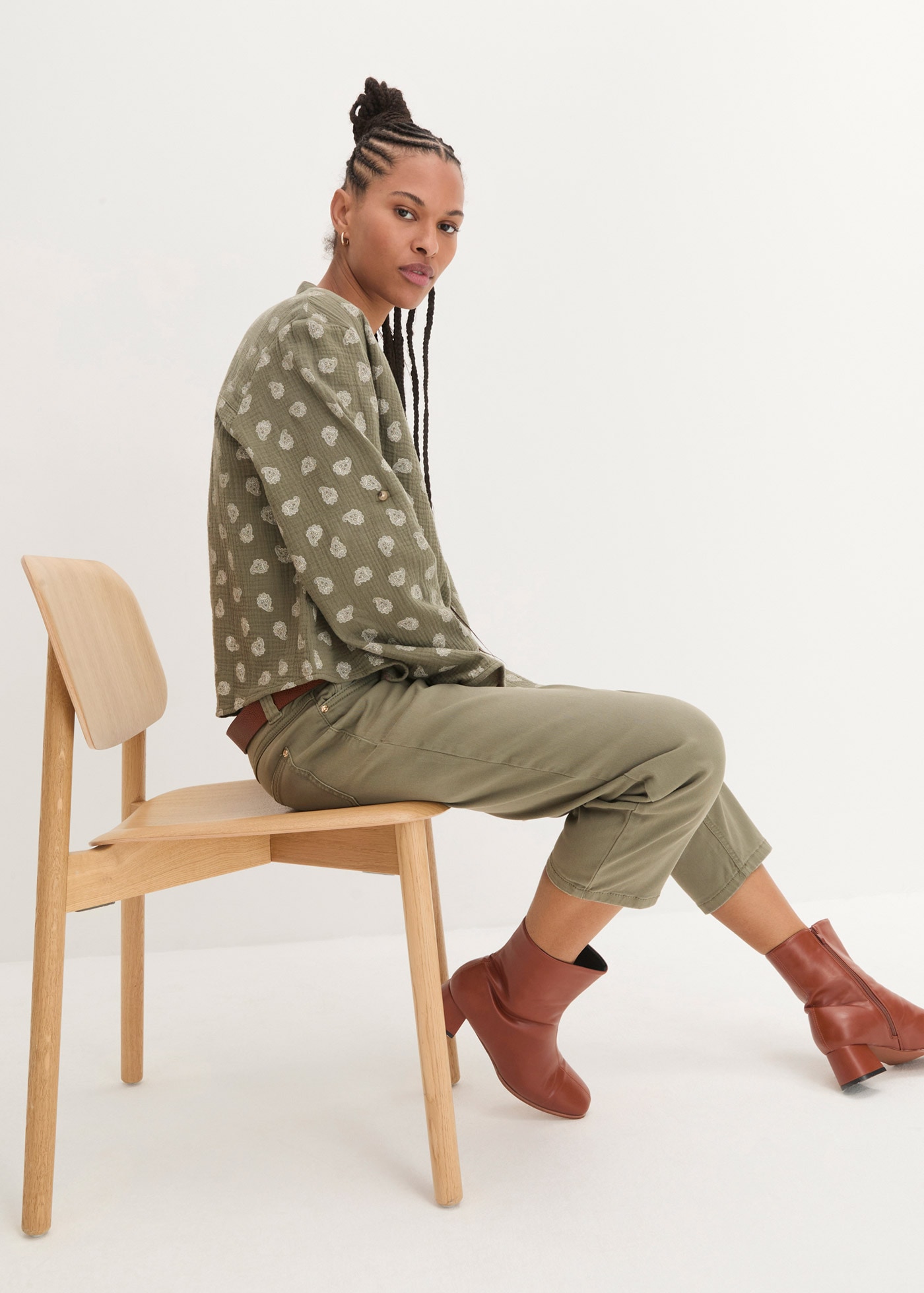 bonprix Langarmbluse »Oversize-Bluse aus luftigem Musselin« Oversize-Passform, für den Alltag, aus Musselin, mit V-Ausschnitt