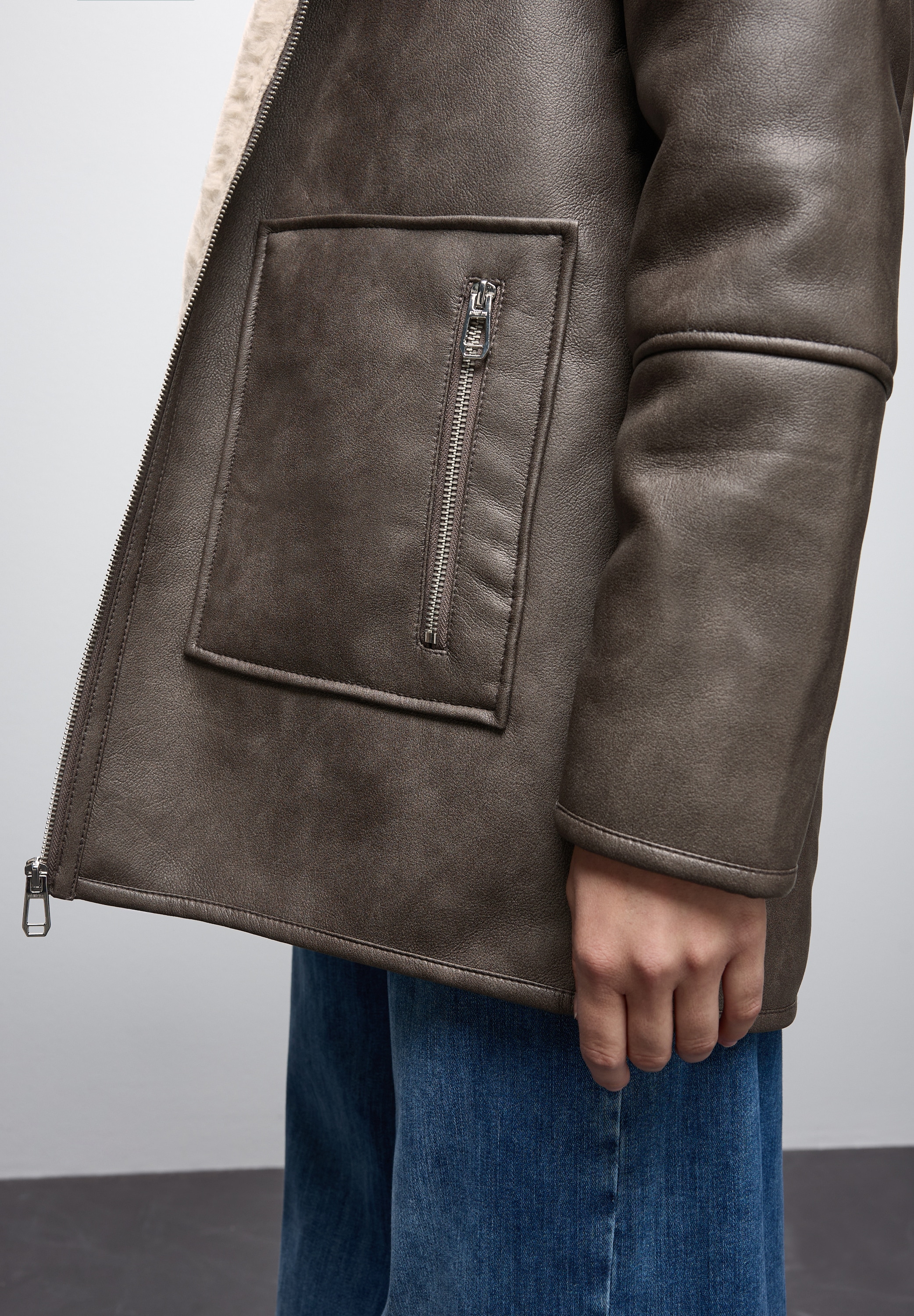 STREET ONE Lederimitatjacke, mit Kapuze, im Leder-Look und mit Fake Fur Details