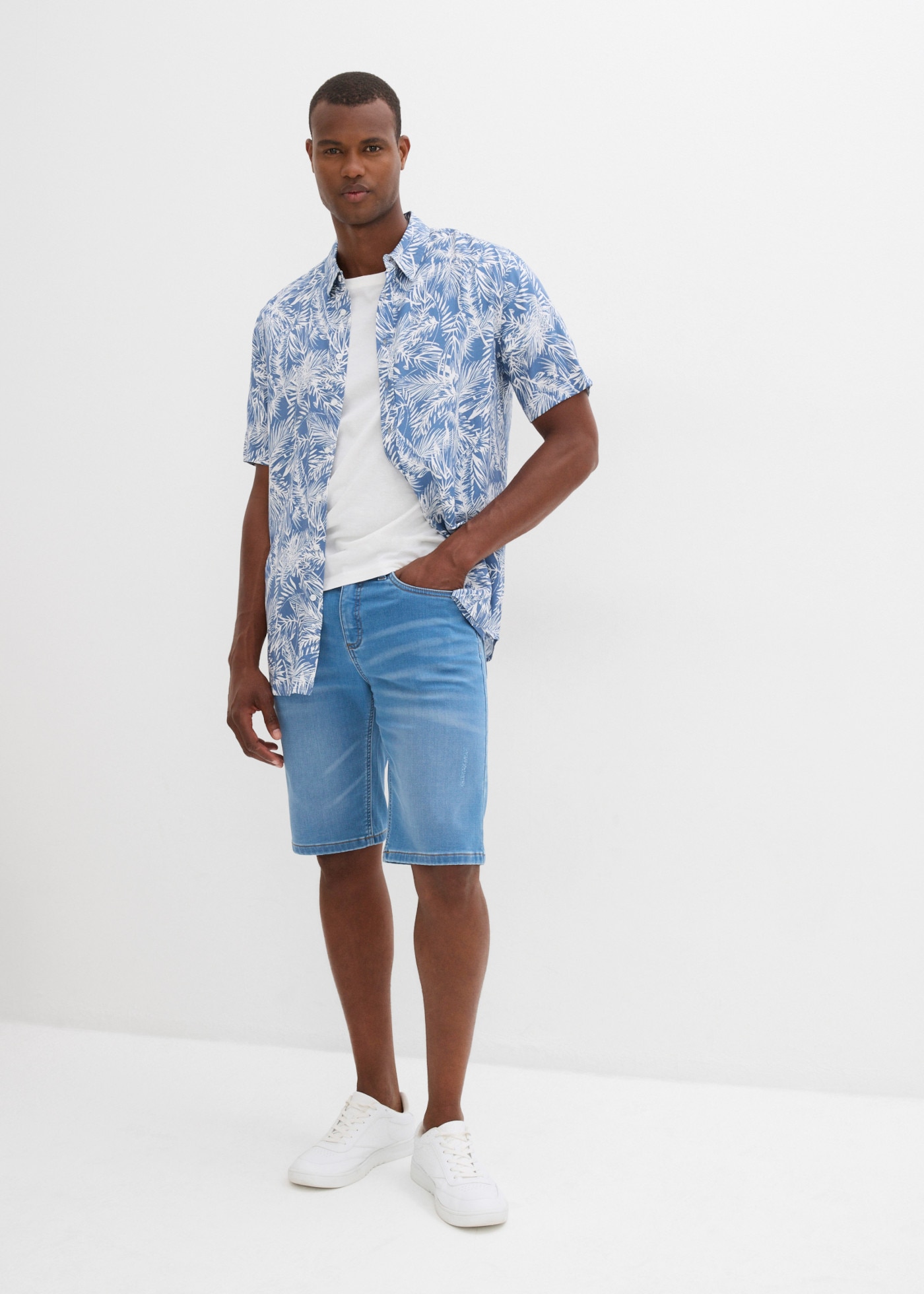 bonprix Bermudas  mit Used-Effekt, aus Baumwolle, Polyester und Elasthan, casual Stil