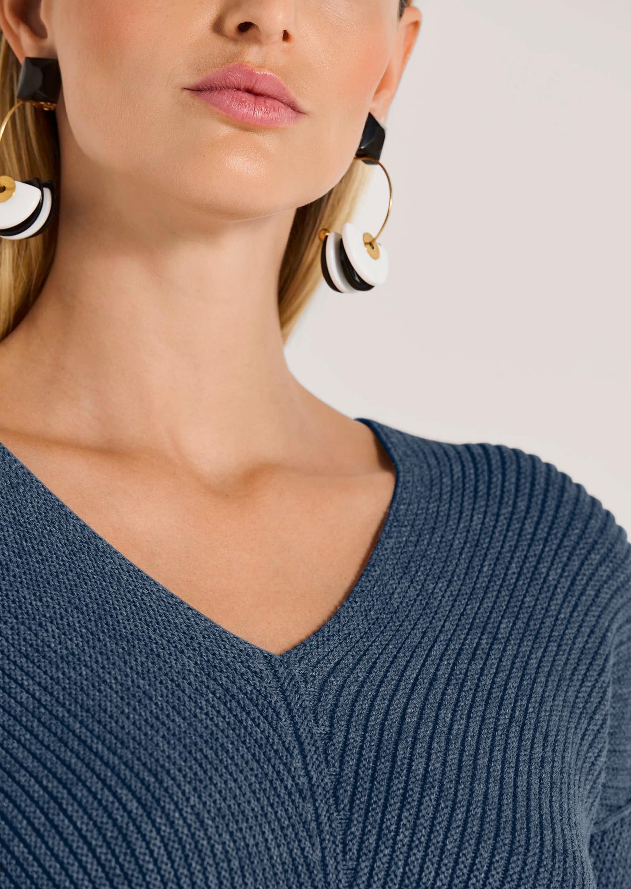 MADELEINE Longpullover »Pullover Langarm-Pullover mit V-Ausschnitt«