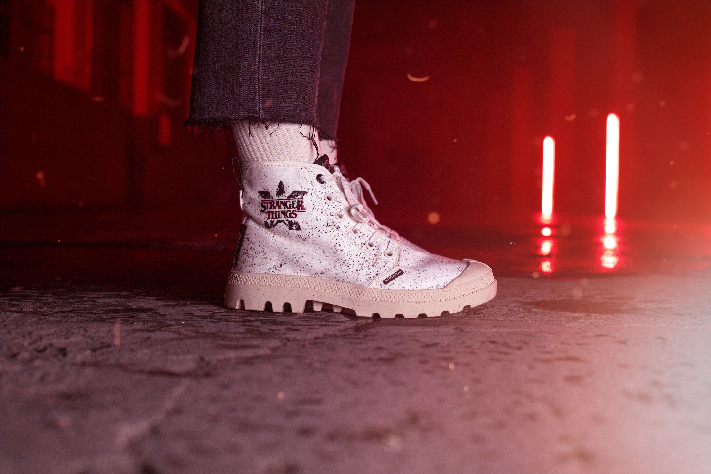 Palladium Schnürboots »STRANGER THINGS X PAMPA DEMODOG«  Schnürstiefel aus Canvas mit Print