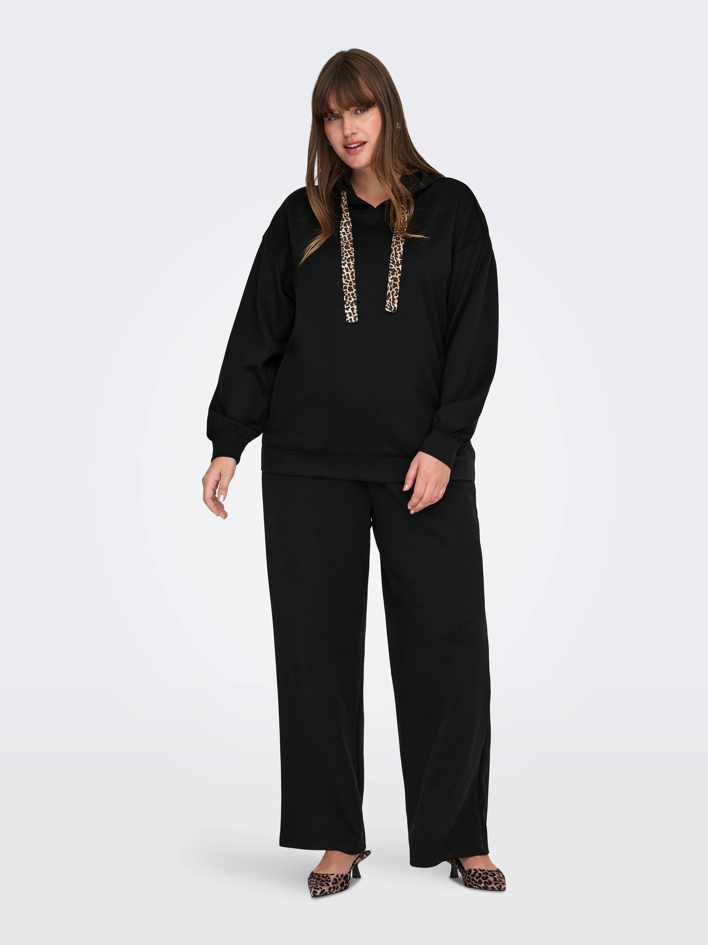 ONLY CARMAKOMA Kapuzensweatshirt »CARALINA LIFE LEO DETAIL HOOD BOX JRS«
