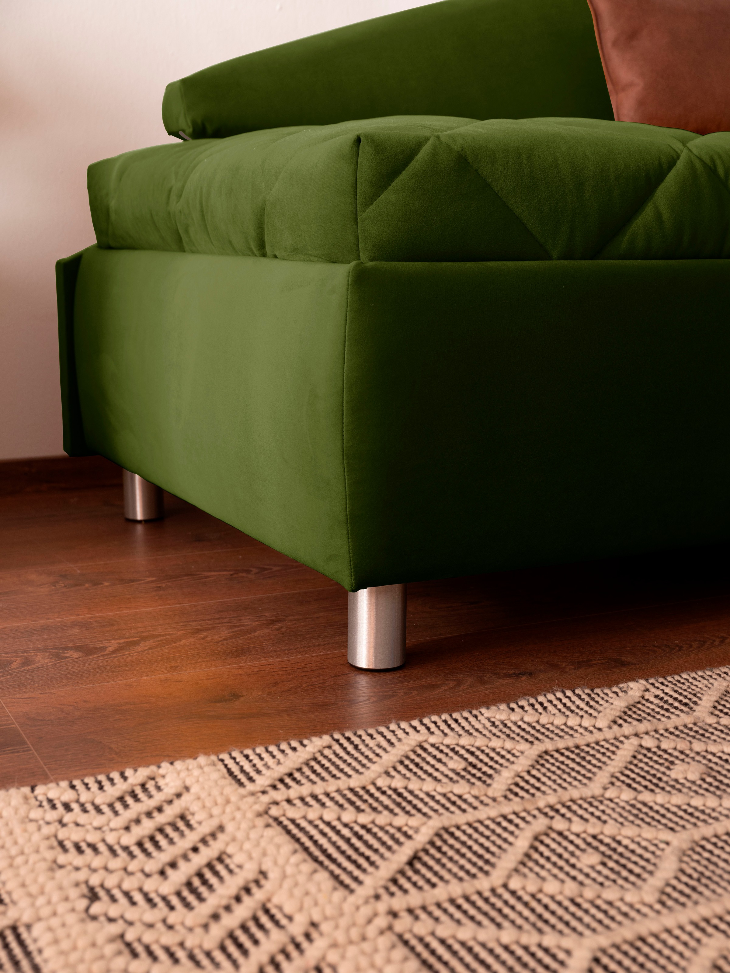 alina Schlafsofa, Bettkasten, Zierkissen-Set aus: 2 Stk. 40x40cm, 1 Stk. 30x30cm
