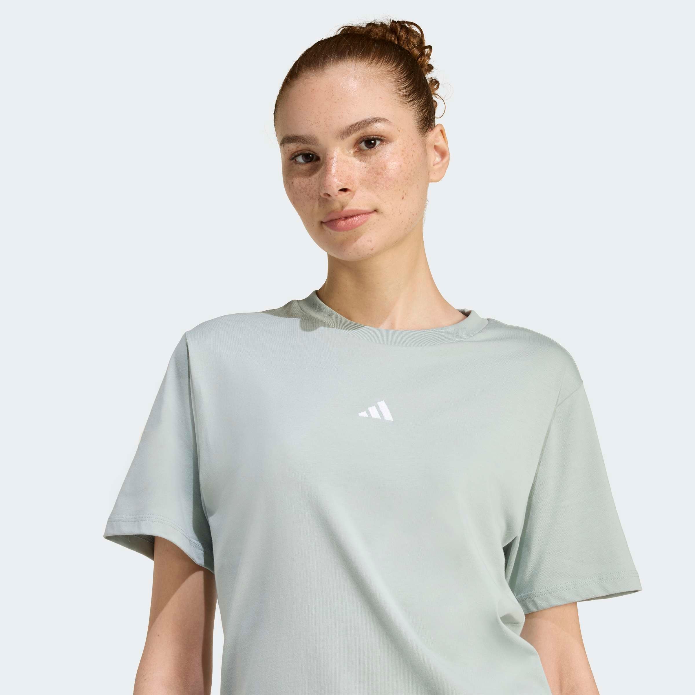adidas Sportswear T-Shirt »ESSENTIALS BAUMWOLL-, KLEINES LOGO« Basic Design, Rundhalsausschnitt, mit kleinem 3-Streifen Logo