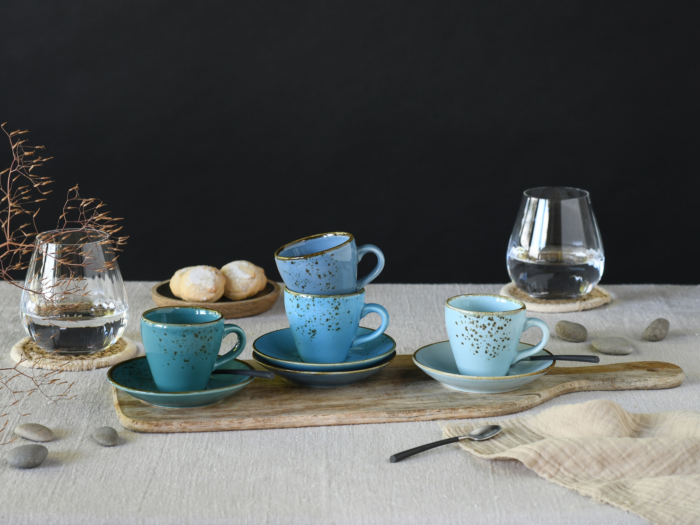 CreaTable Espressotasse »Kaffeetasse NATURE COLLECTION Aqua« Tassen Set, aktuelle Blautöne mit Sprenkel, 4 Tassen, 4 Untertassen