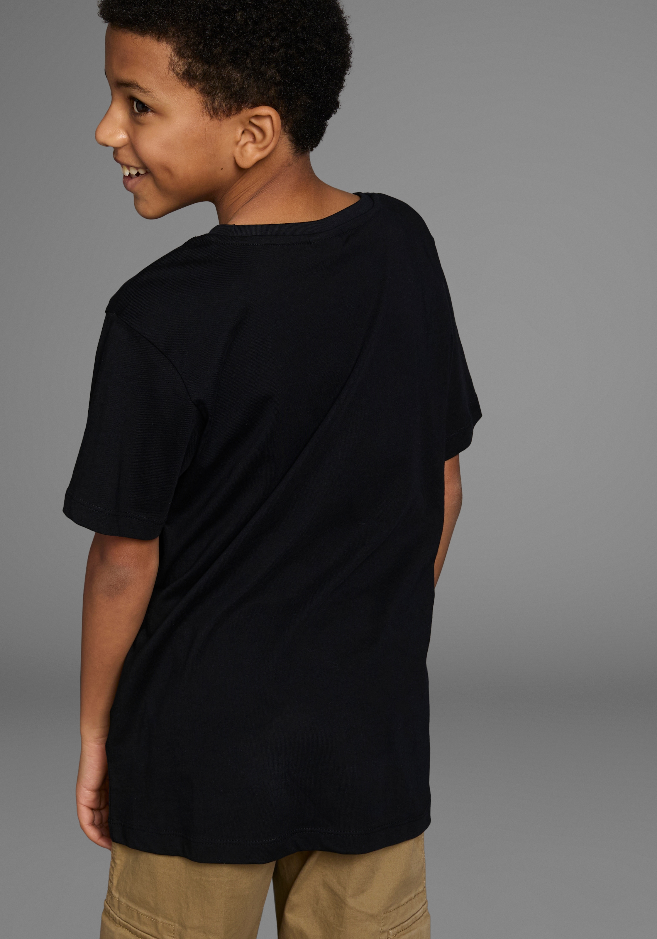 KIDSWORLD T-Shirt »Mit lässigem FUSSBALLER - Druck«, Kurzarm, Basic-Passform, mit stylischem Druck, Rundhalsausschnitt