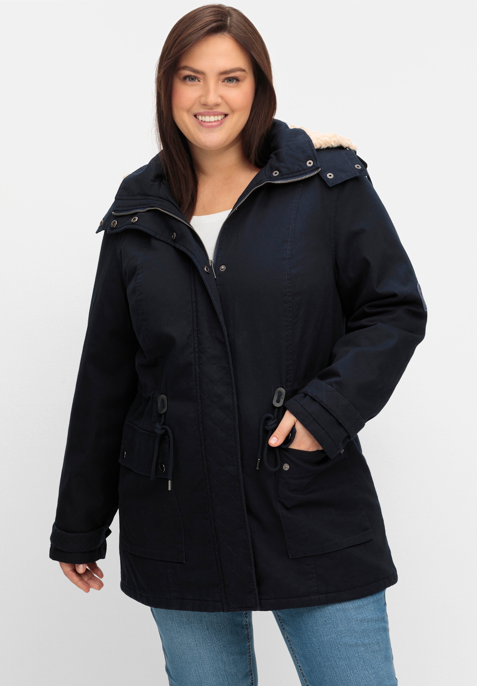 Sheego Parka »Parka Parka mit Taillen-Gummizug, warm wattiert« Abnehmbare Kapuze