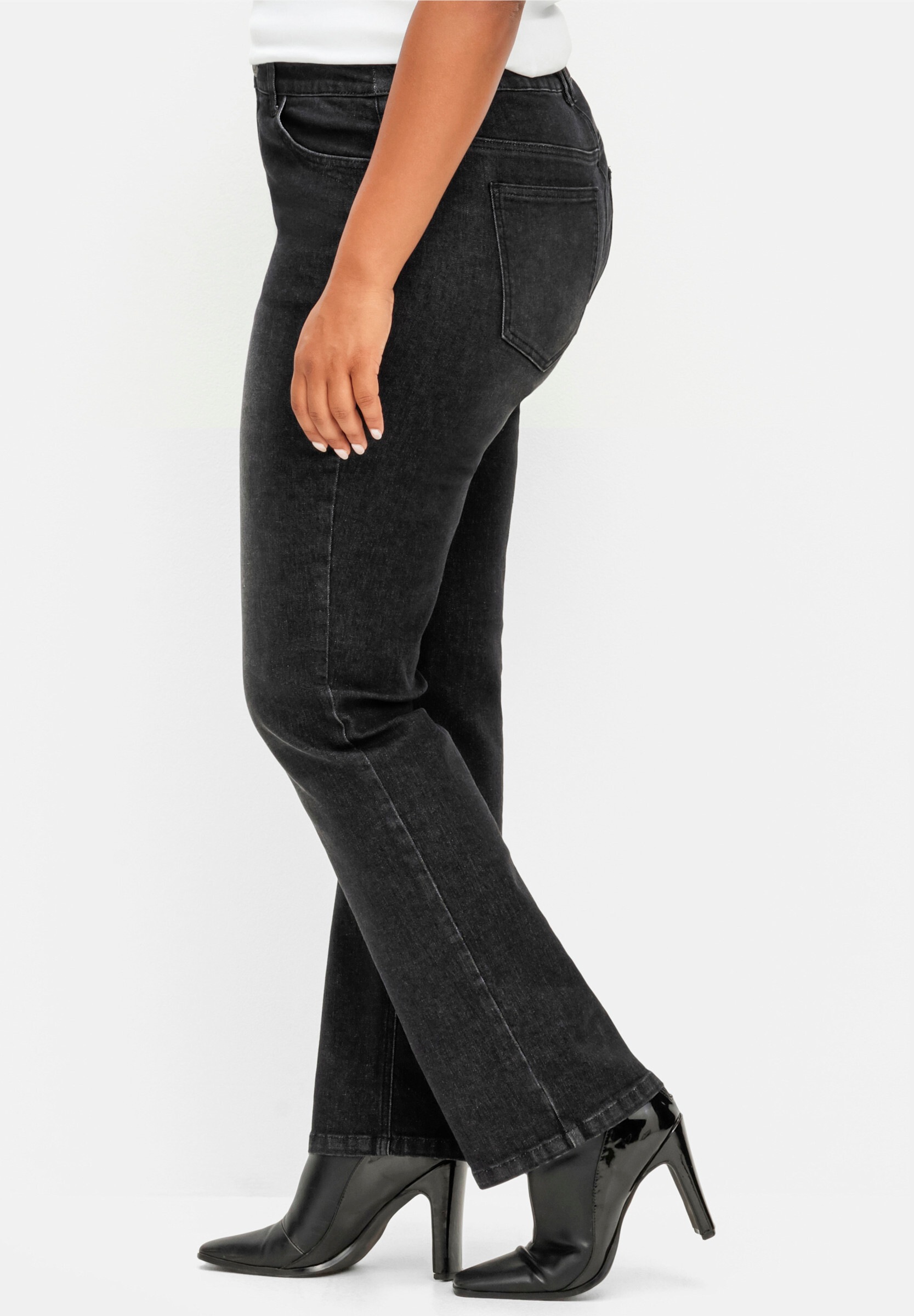 Sheego 5-Pocket-Jeans »Stretch-Jeans Gerade Jeans mit TruTemp365® Fasern« mit funktionellen TruTemp365® Fasern