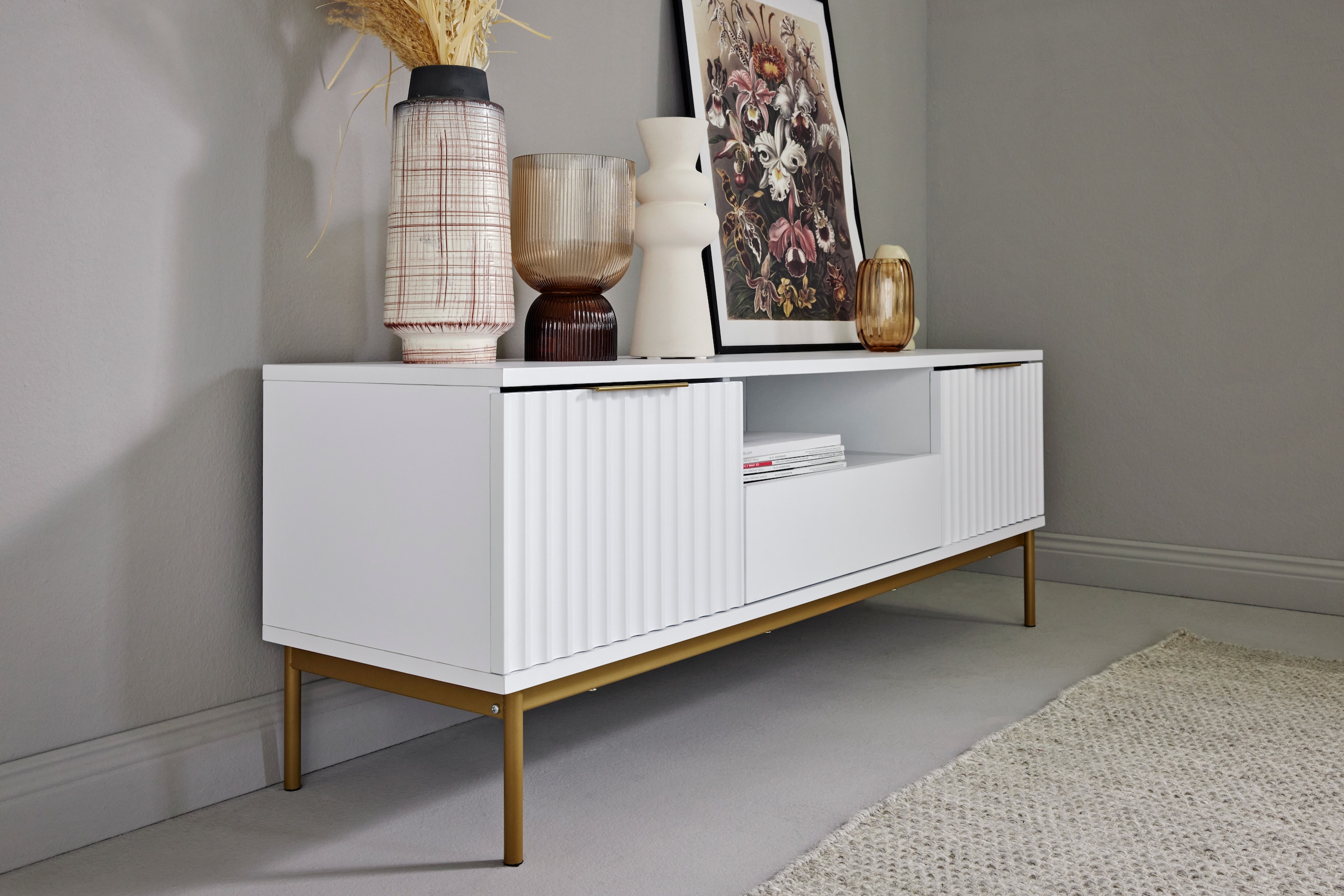 Jahnke TV-Board »CARVE TV 140«, (1 St.), Edle Gold-Applikationen, Fronten in Wellendesign, 140 cm