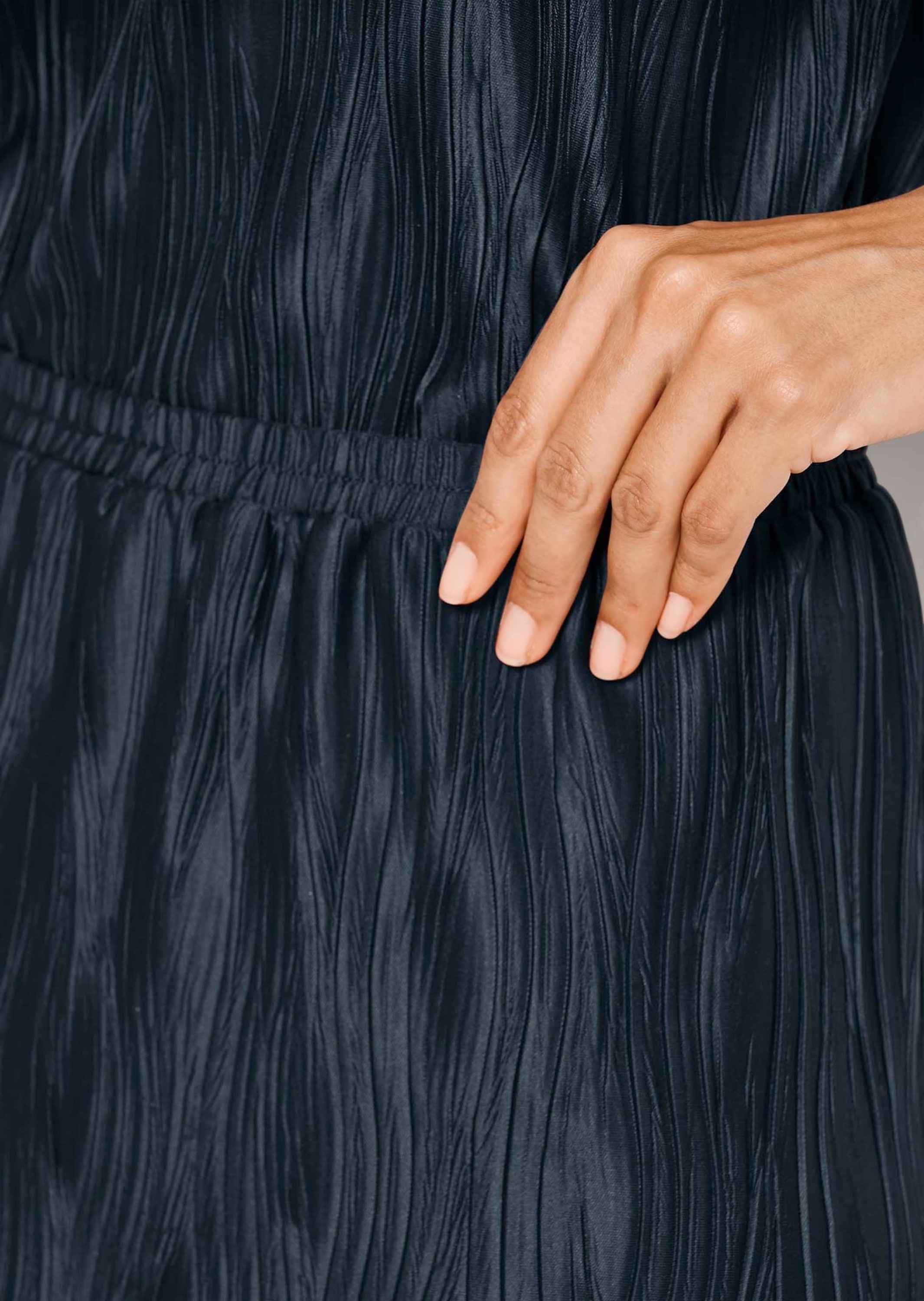 MADELEINE Midirock »Midirock Schlupfrock mit Wellenstruktur« Jerseyrock mit Struktur